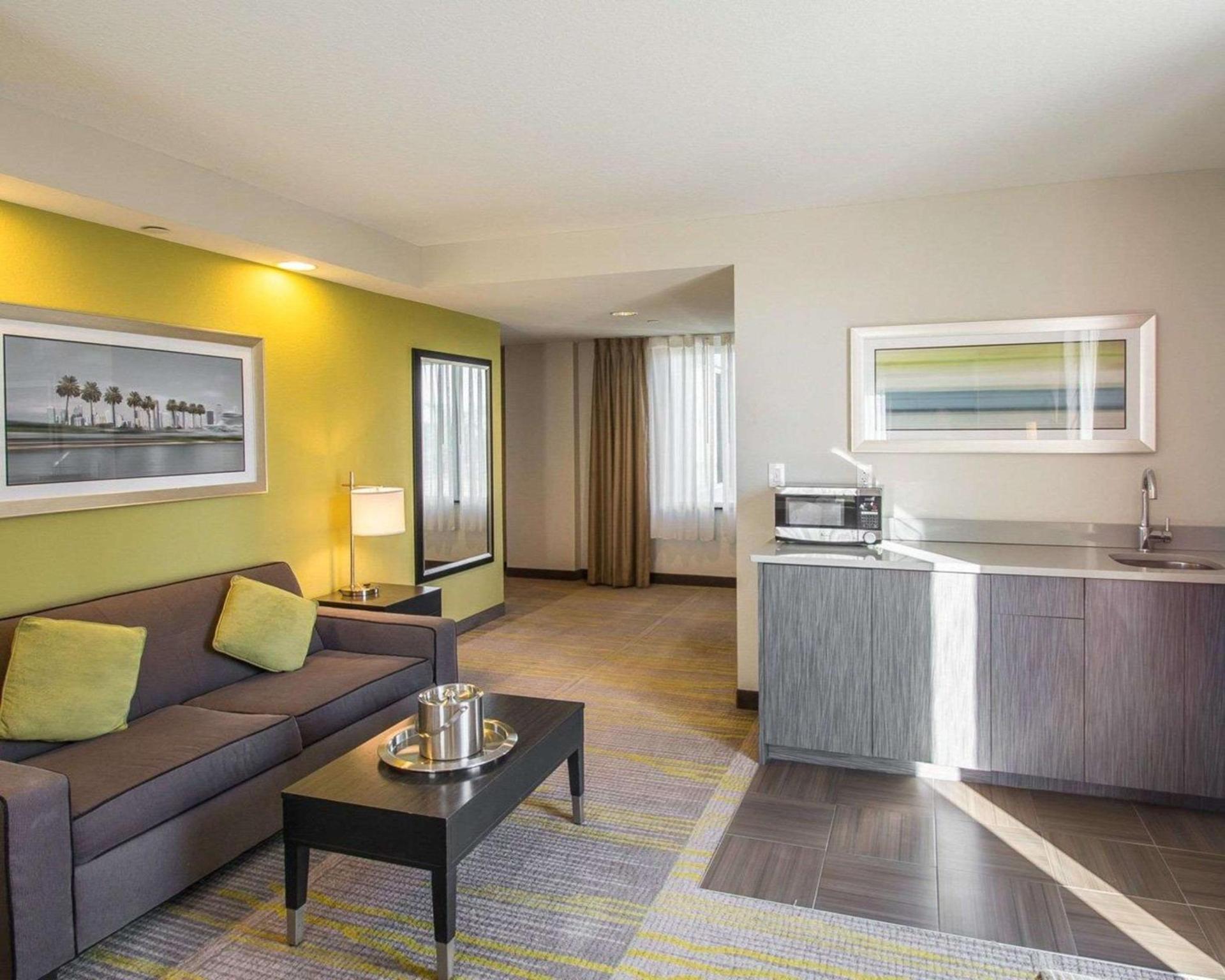 Comfort Suites Miami Airport North photo 28