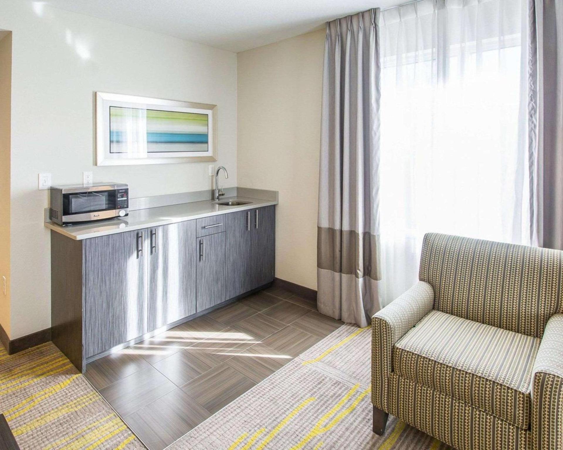 Comfort Suites Miami Airport North photo 26