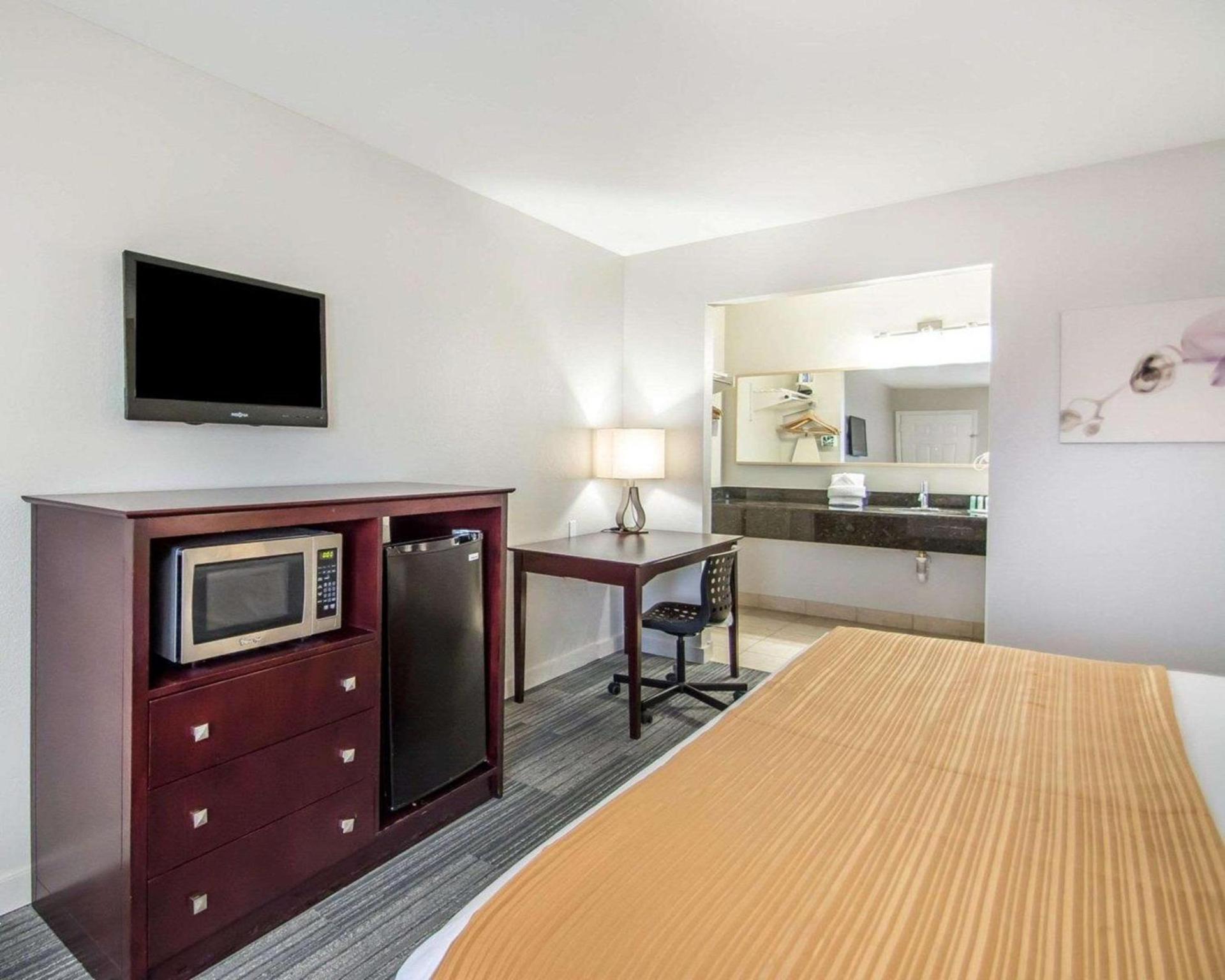 Quality Inn & Suites By the Parks photo 31
