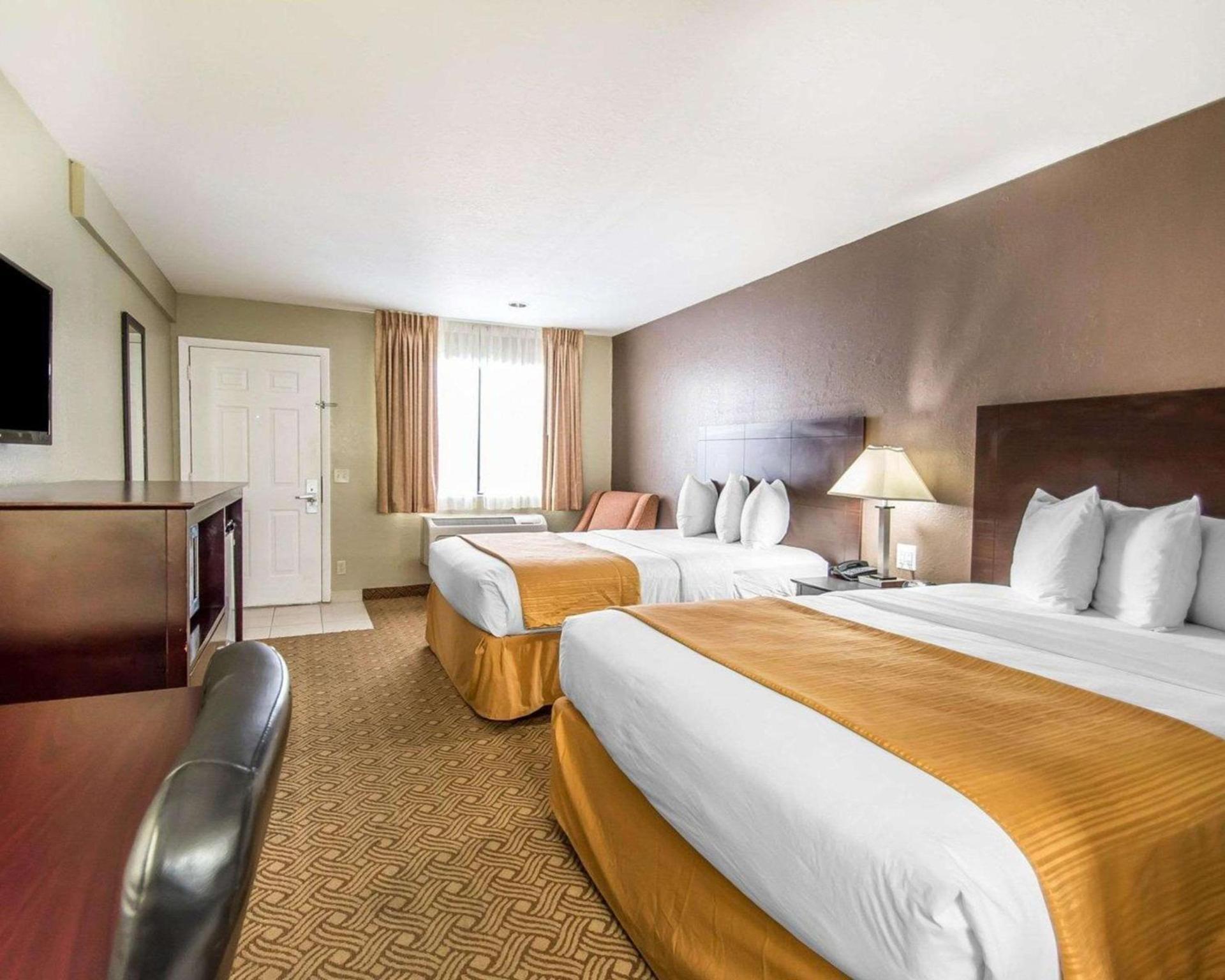 Quality Inn & Suites By the Parks photo 33