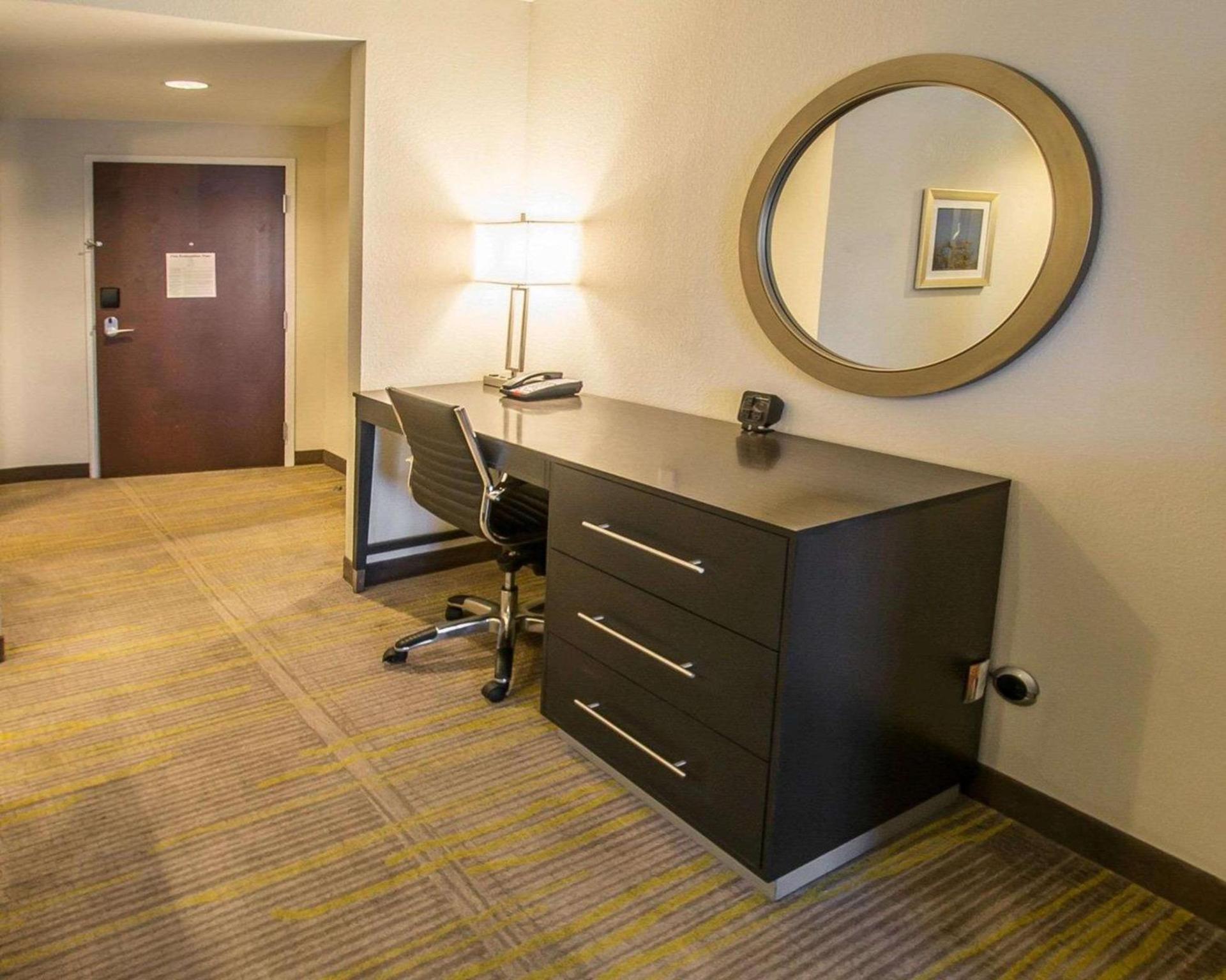 Comfort Suites Miami Airport North photo 38