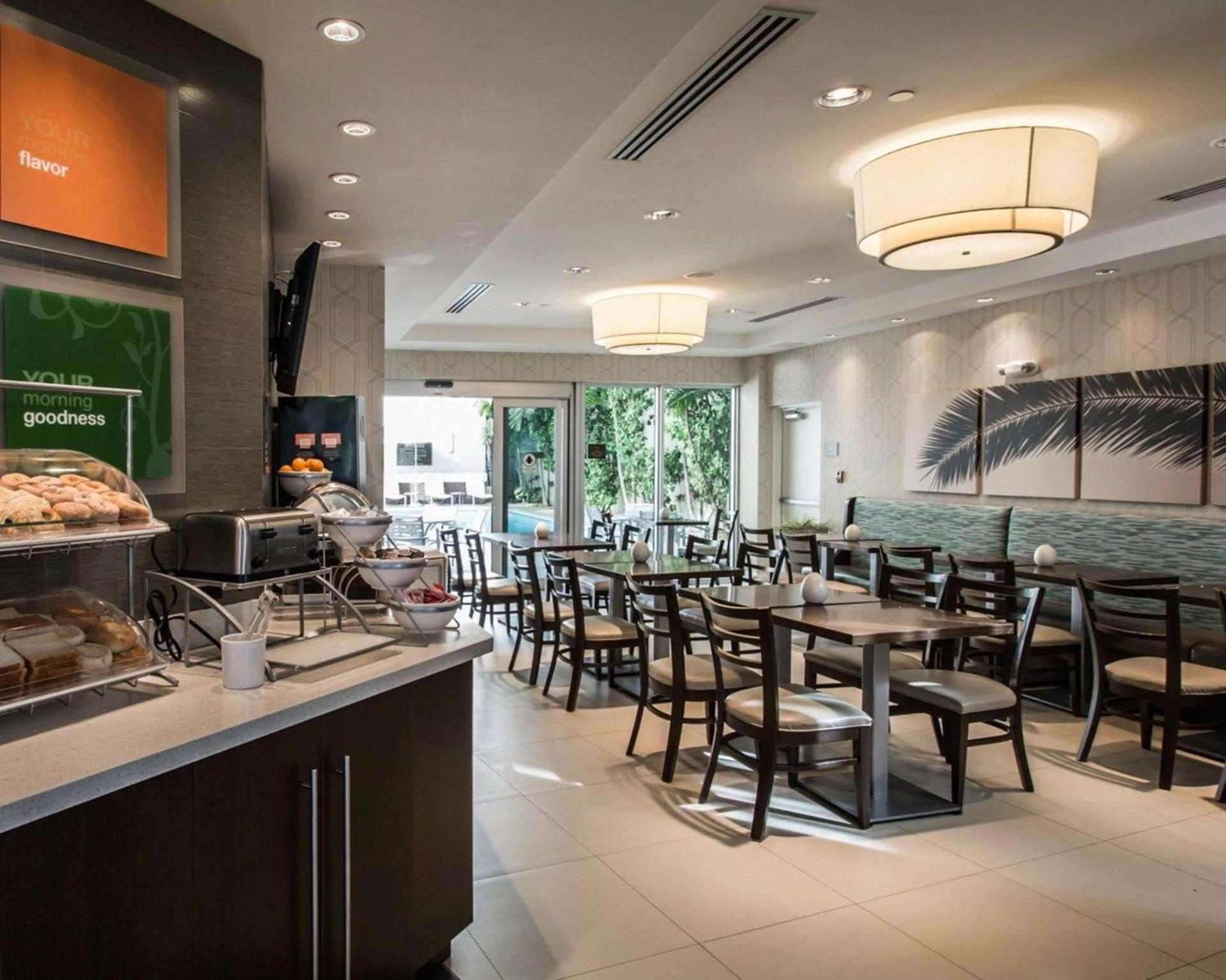 Comfort Suites Miami Airport North photo 19