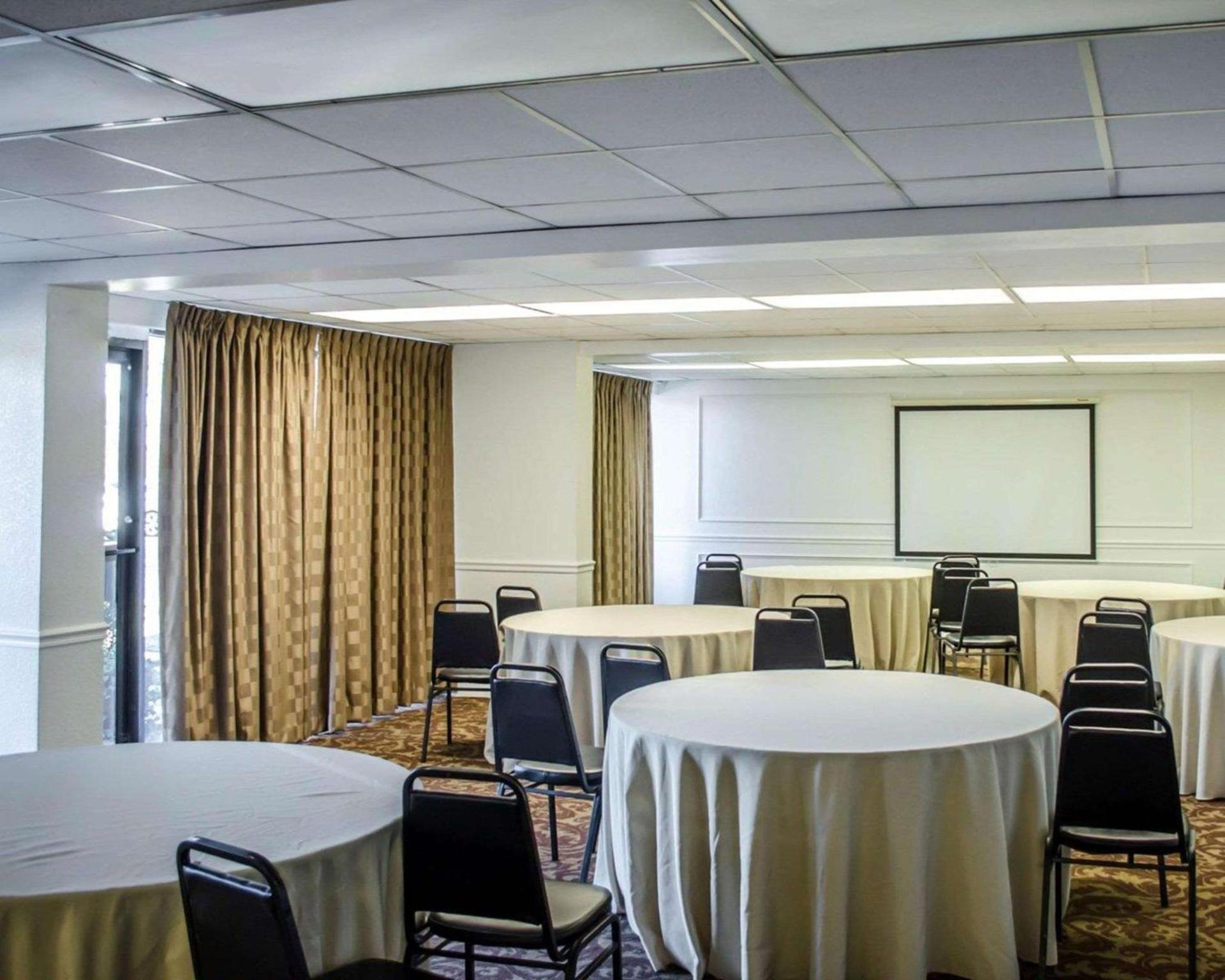 Quality Inn & Suites Pensacola Bayview photo 30