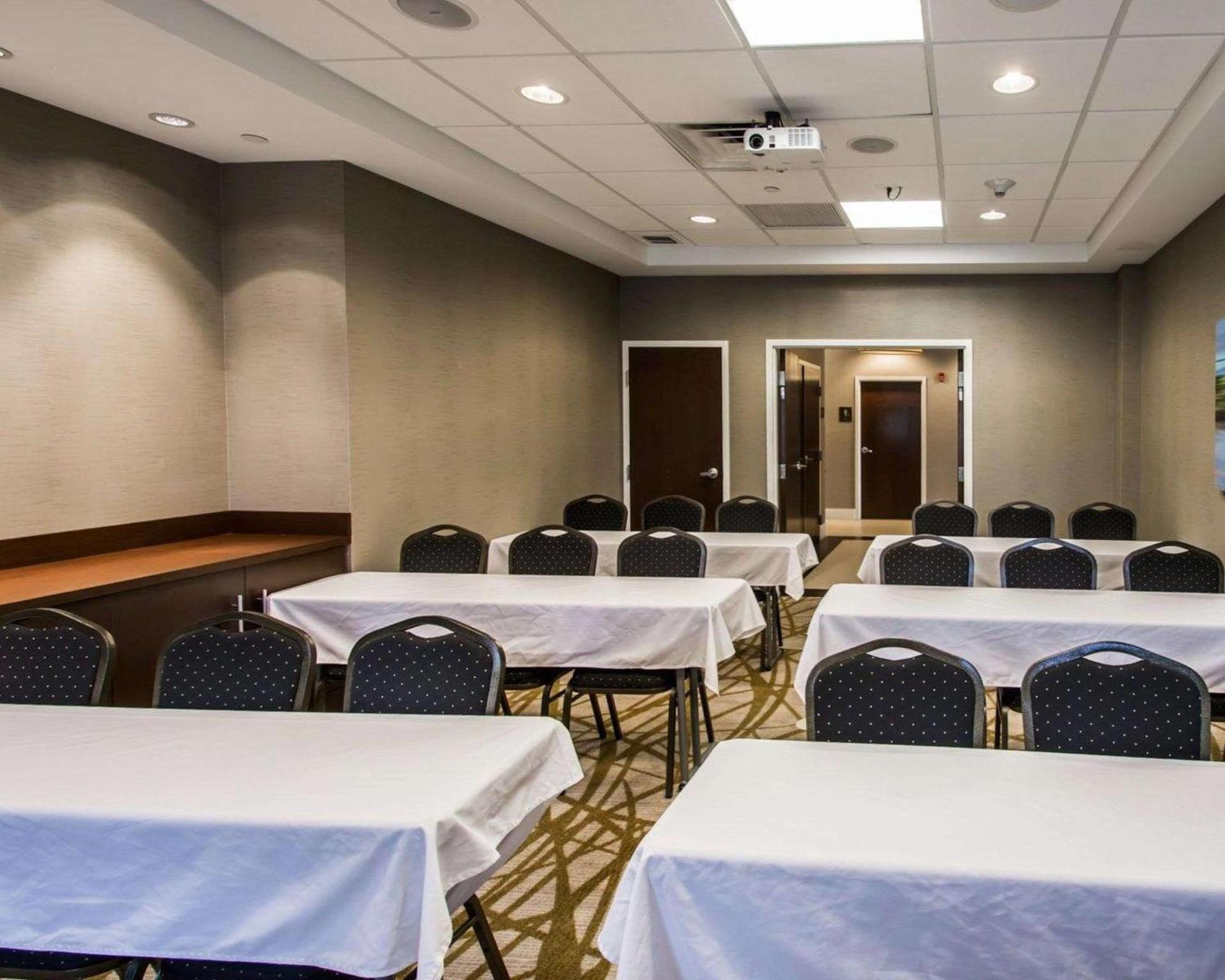 Comfort Suites Miami Airport North photo 14