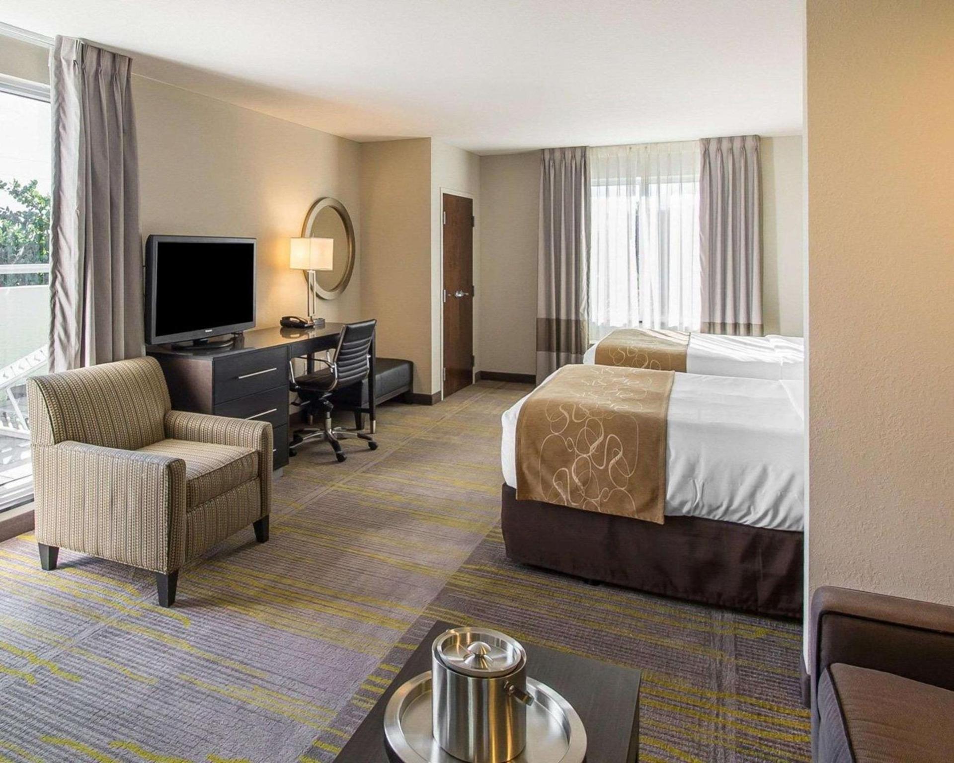 Comfort Suites Miami Airport North photo 13
