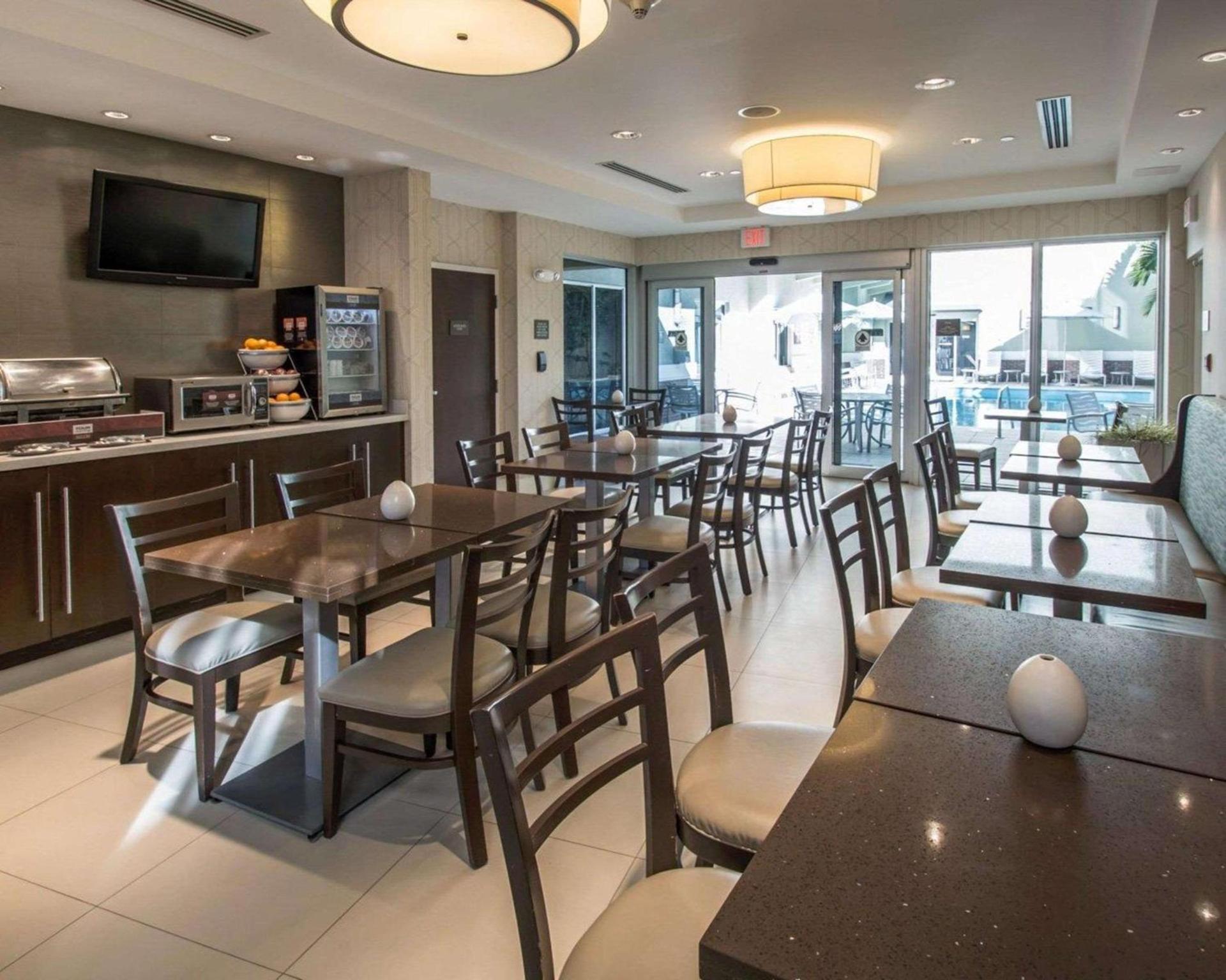 Comfort Suites Miami Airport North photo 12