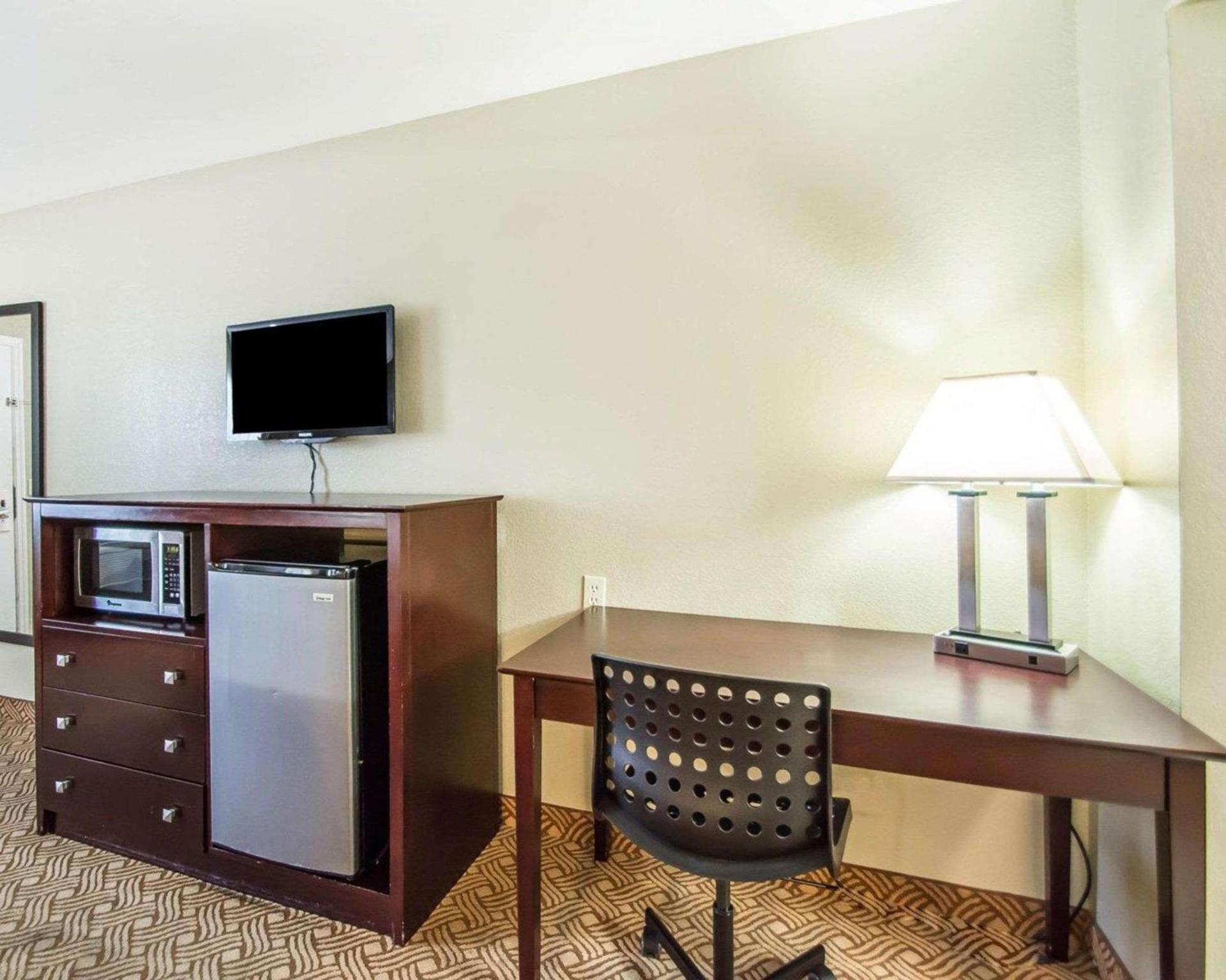 Quality Inn & Suites By the Parks photo 18