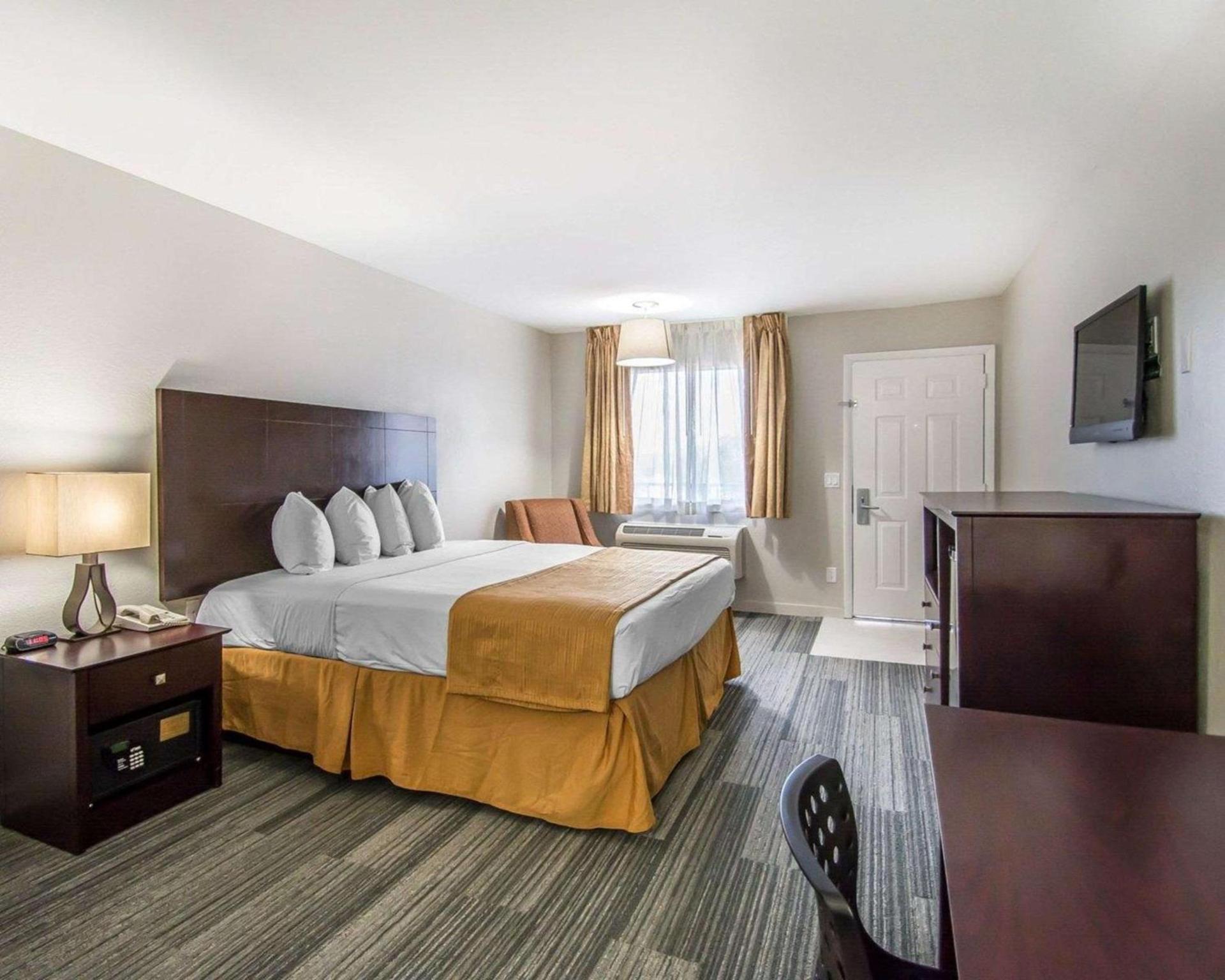Quality Inn & Suites By the Parks photo 36