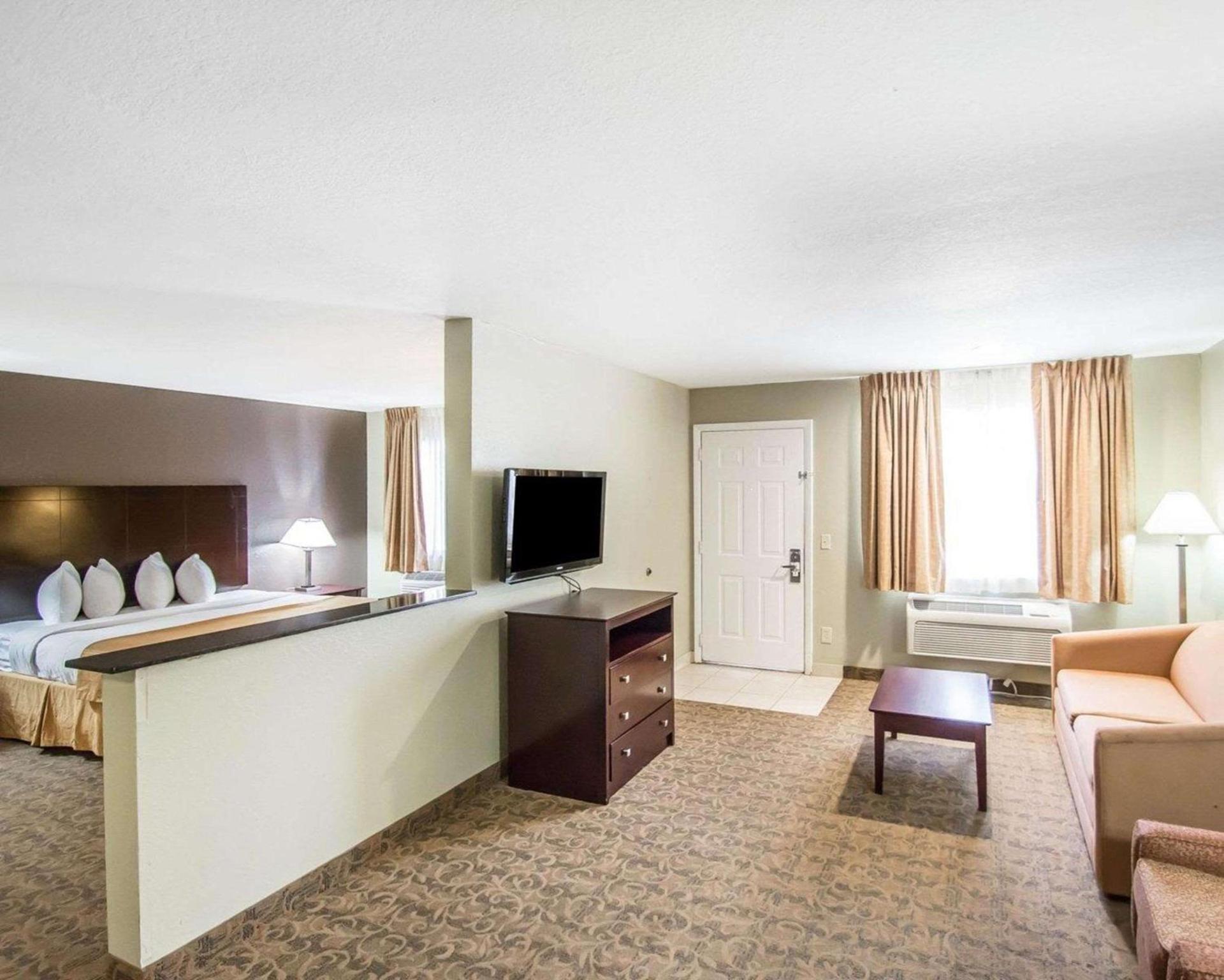 Quality Inn & Suites By the Parks photo 28