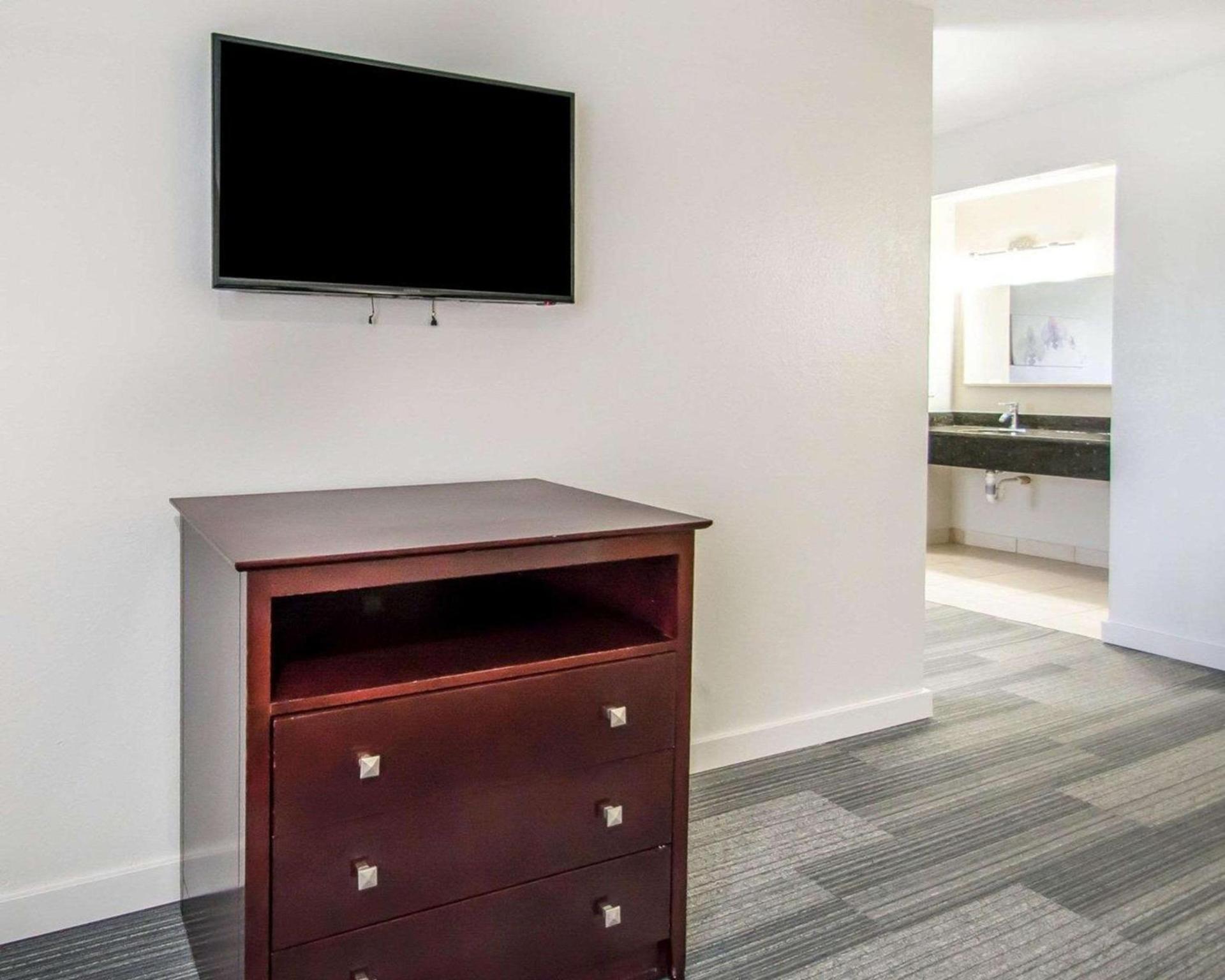 Quality Inn & Suites By the Parks photo 22