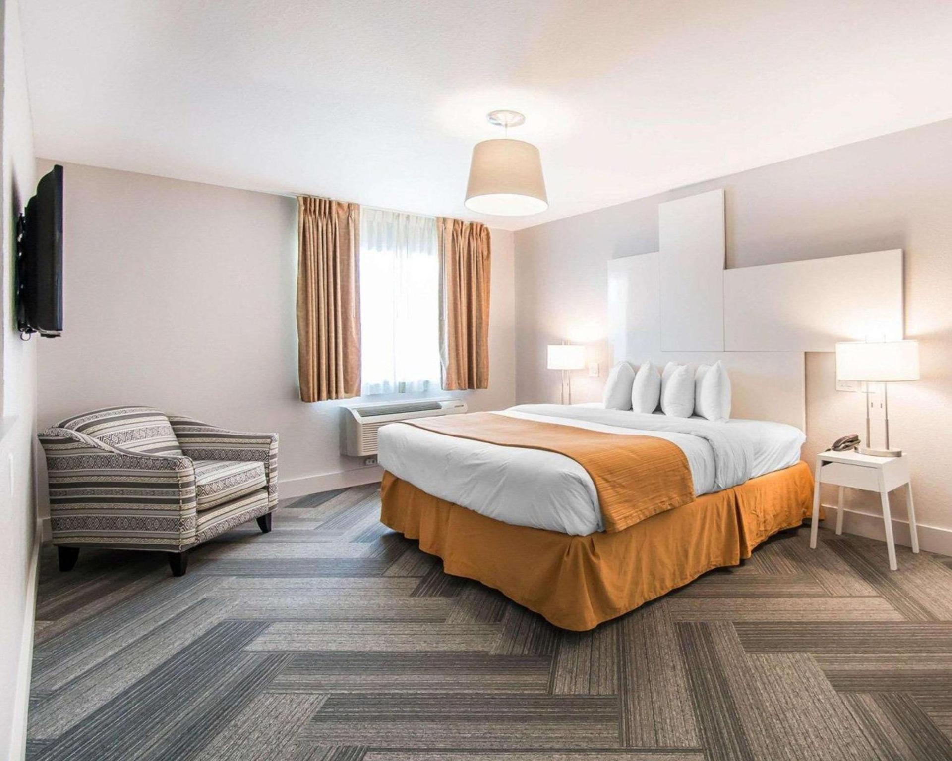 Quality Inn & Suites By the Parks photo 24