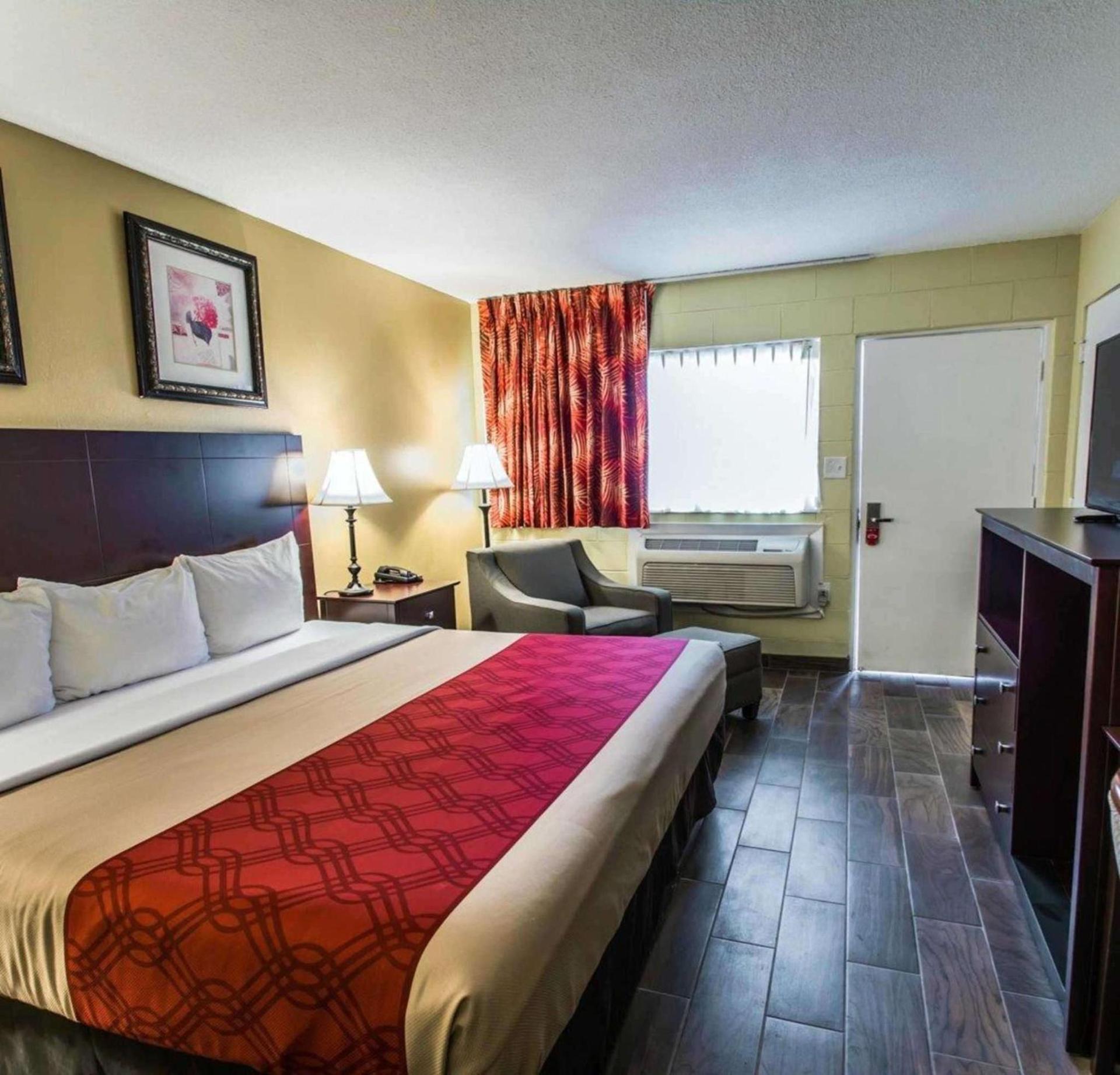 Econo Lodge Cocoa Beach - near the Port photo 14
