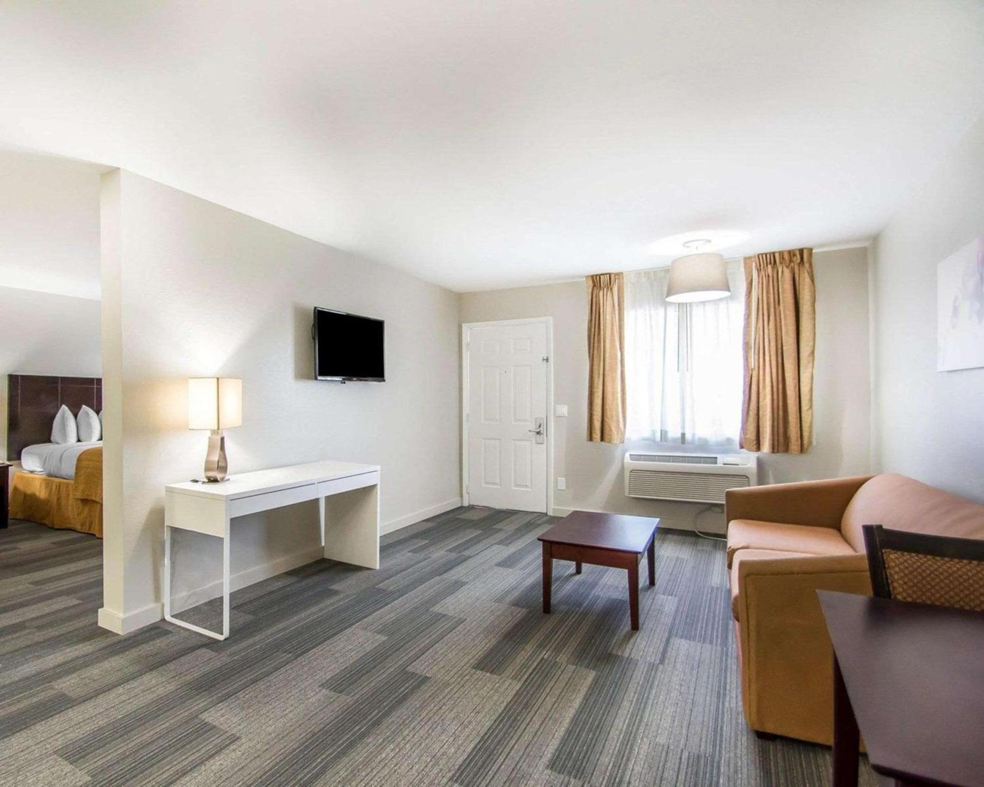 Quality Inn & Suites By the Parks photo 20