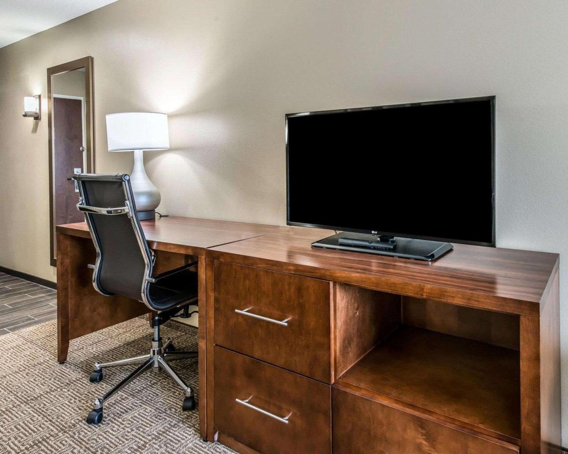 Comfort Suites Dunnellon near Rainbow Springs photo 8