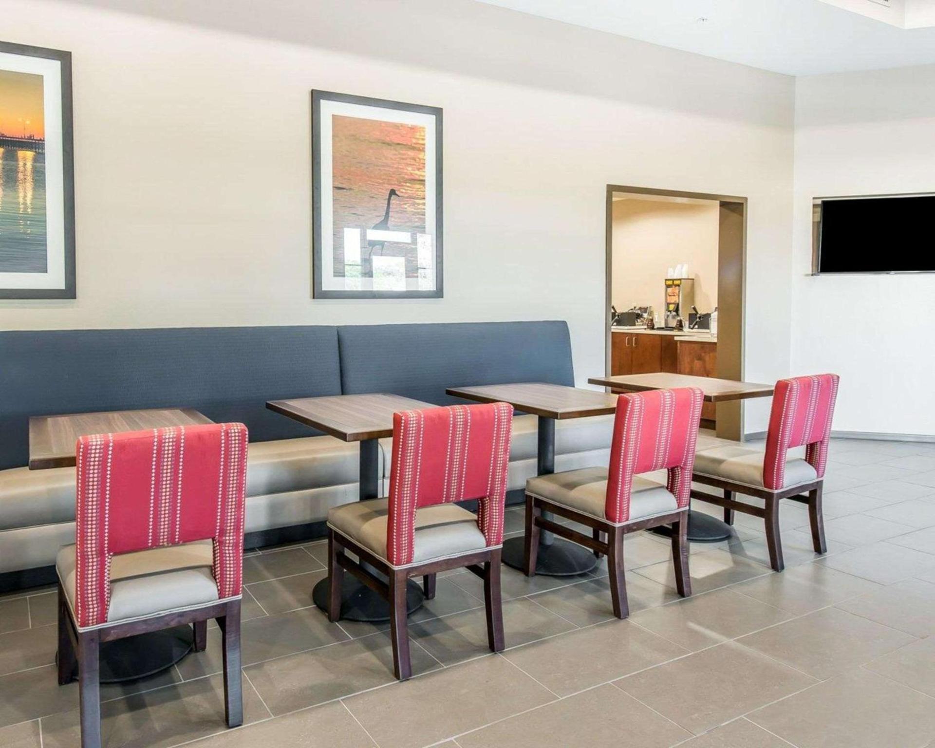 Comfort Suites Dunnellon near Rainbow Springs photo 26