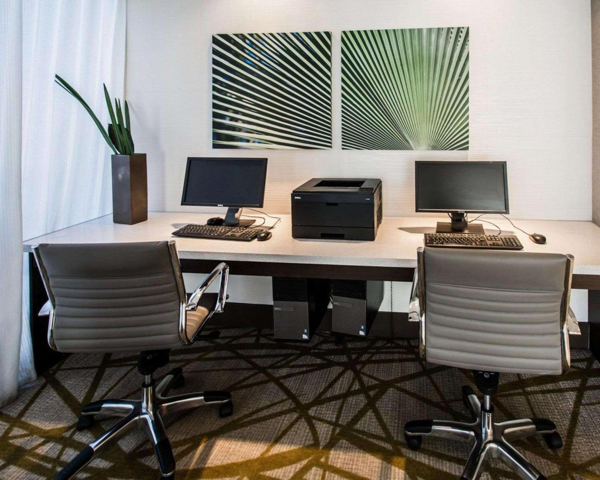 Comfort Suites Miami Airport North photo 3