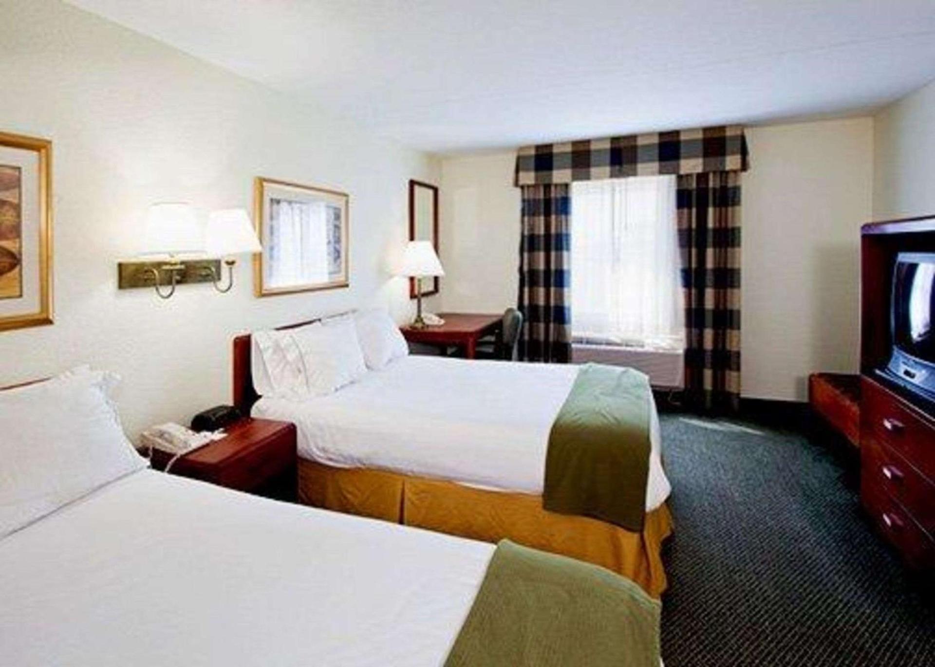 Econo Lodge Wesley Chapel I-75 photo 11