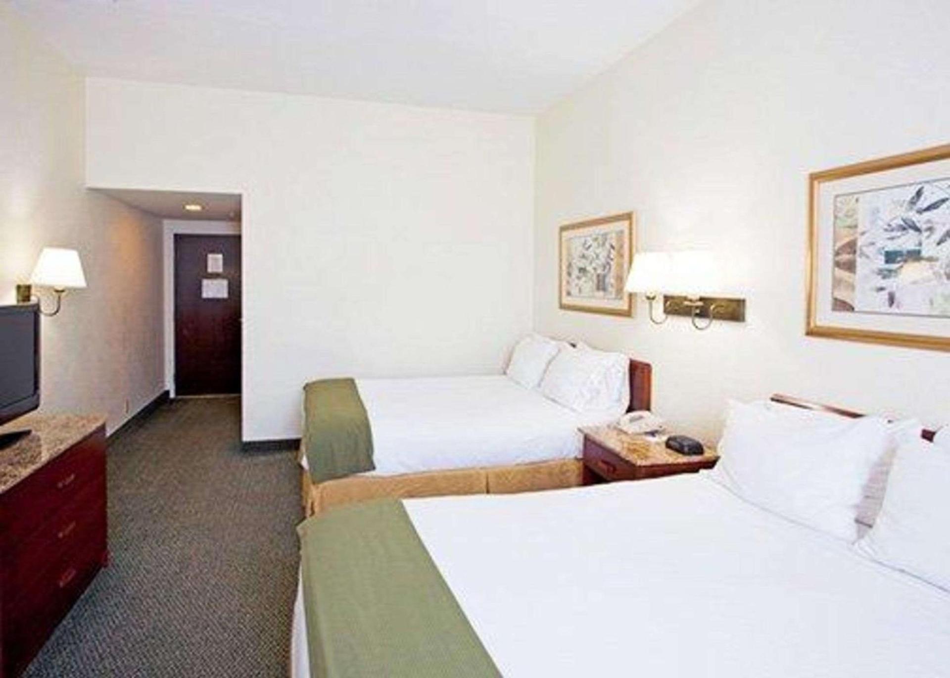 Econo Lodge Wesley Chapel I-75 photo 10