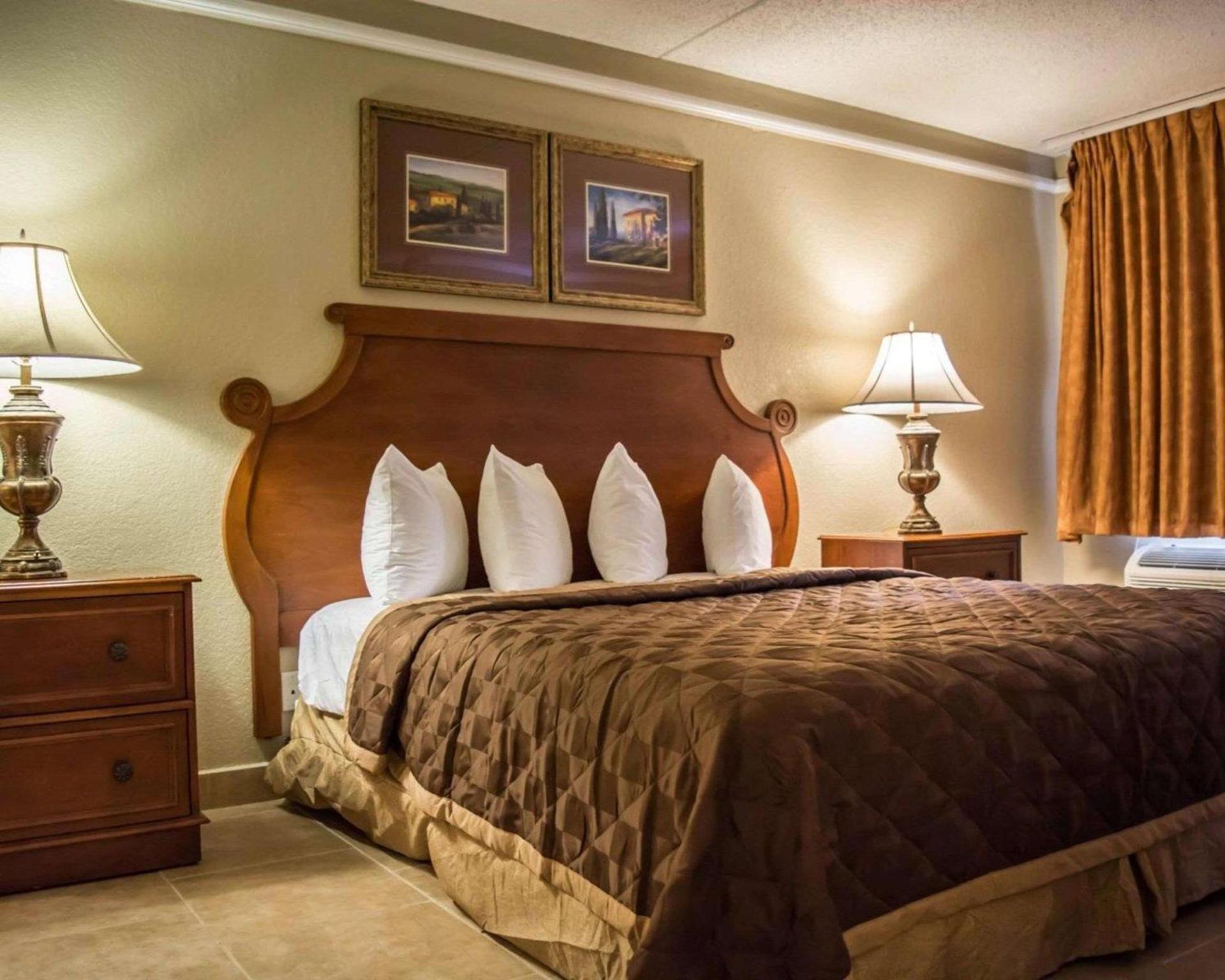 Rodeway Inn Near Ybor City - Casino photo 11