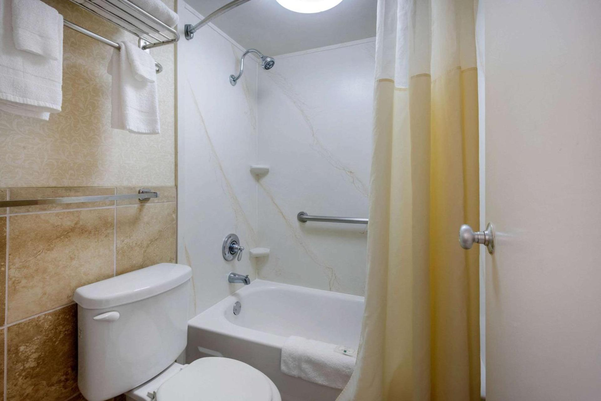 Quality Inn Savannah Historic District photo 17