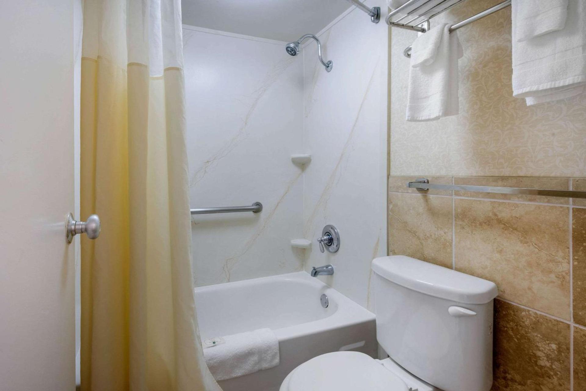 Quality Inn Savannah Historic District photo 22