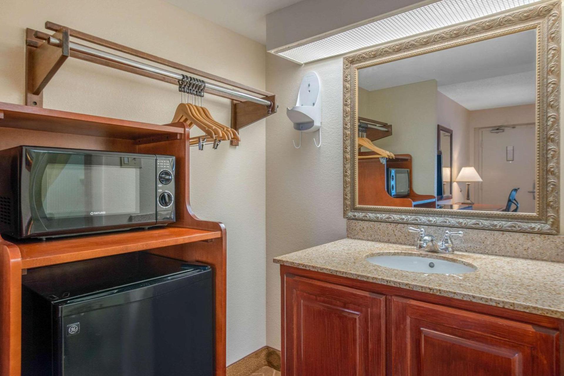Quality Inn Savannah Historic District photo 16