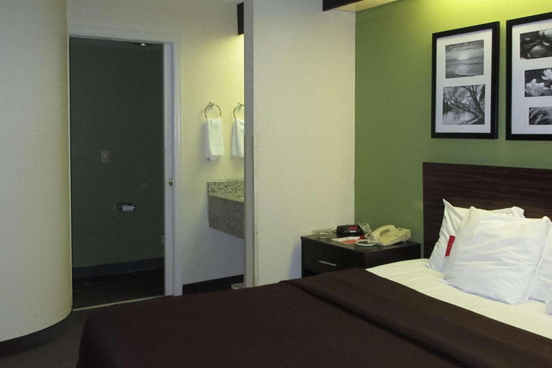 Ramada by Wyndham Albany GA photo 5