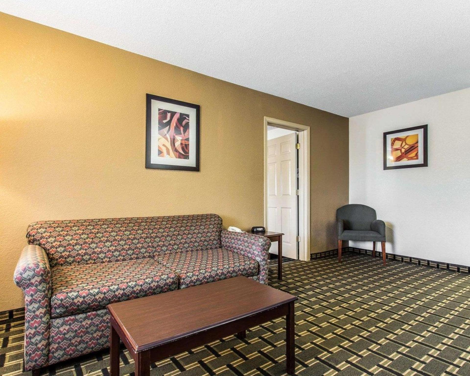 Quality Inn & Suites Morrow Atlanta South photo 2