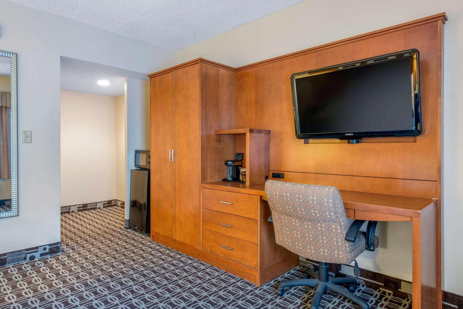Quality Inn Savannah Historic District photo 9