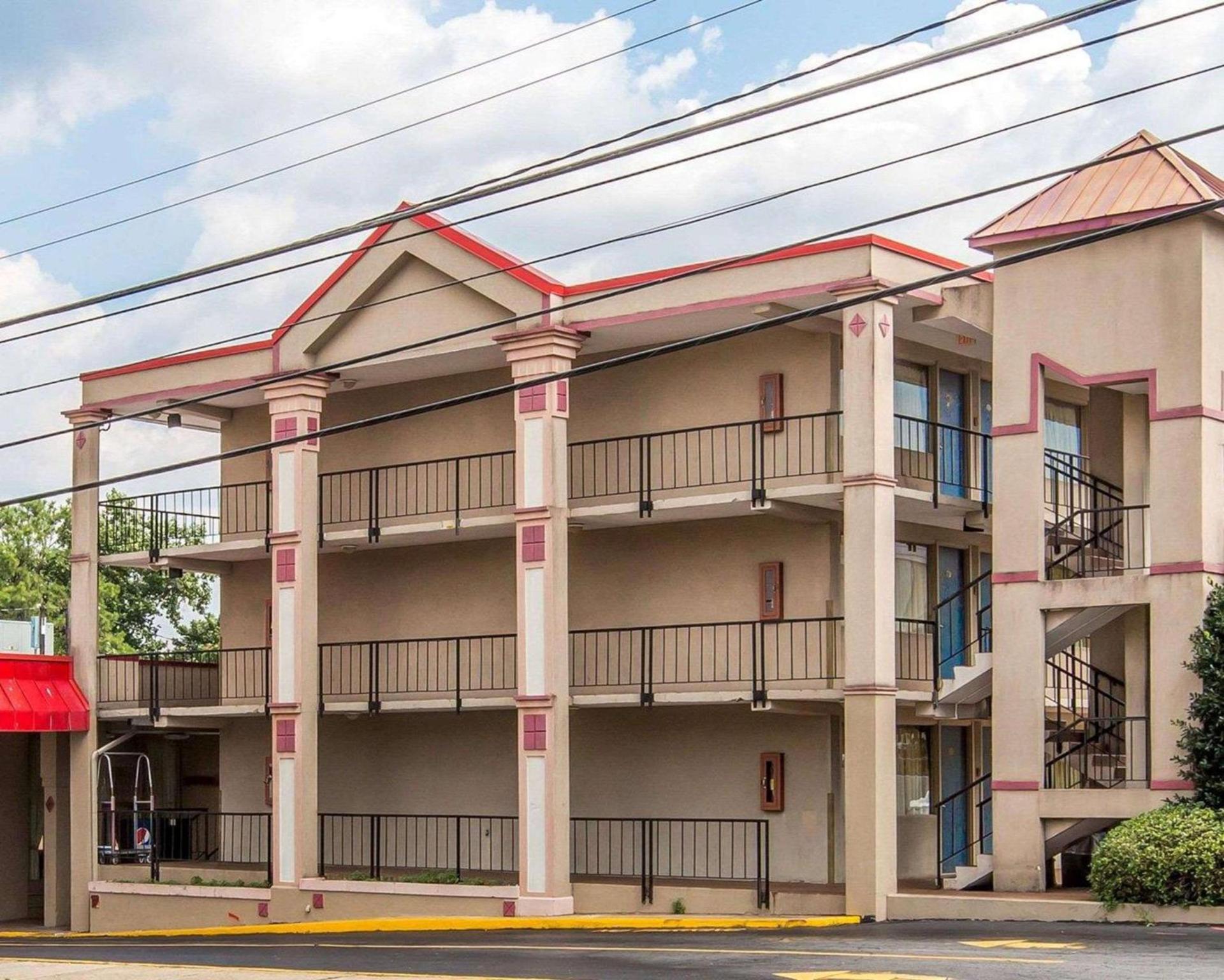 Econo Lodge Atlanta College Park photo 3