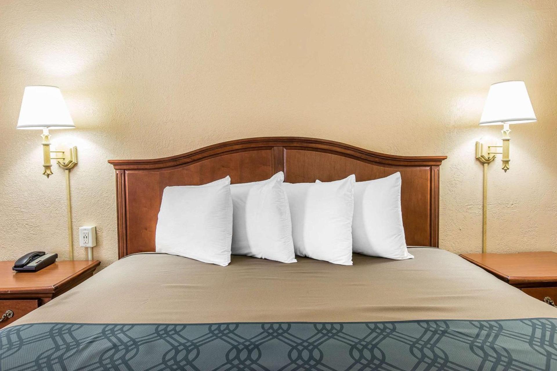 Econo Lodge Savannah Midtown photo 19