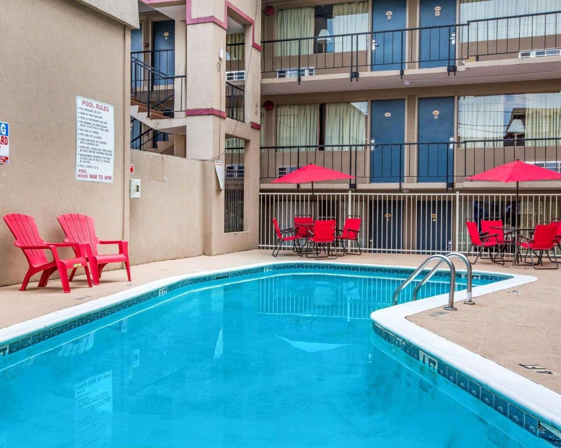 Econo Lodge Atlanta College Park photo 10