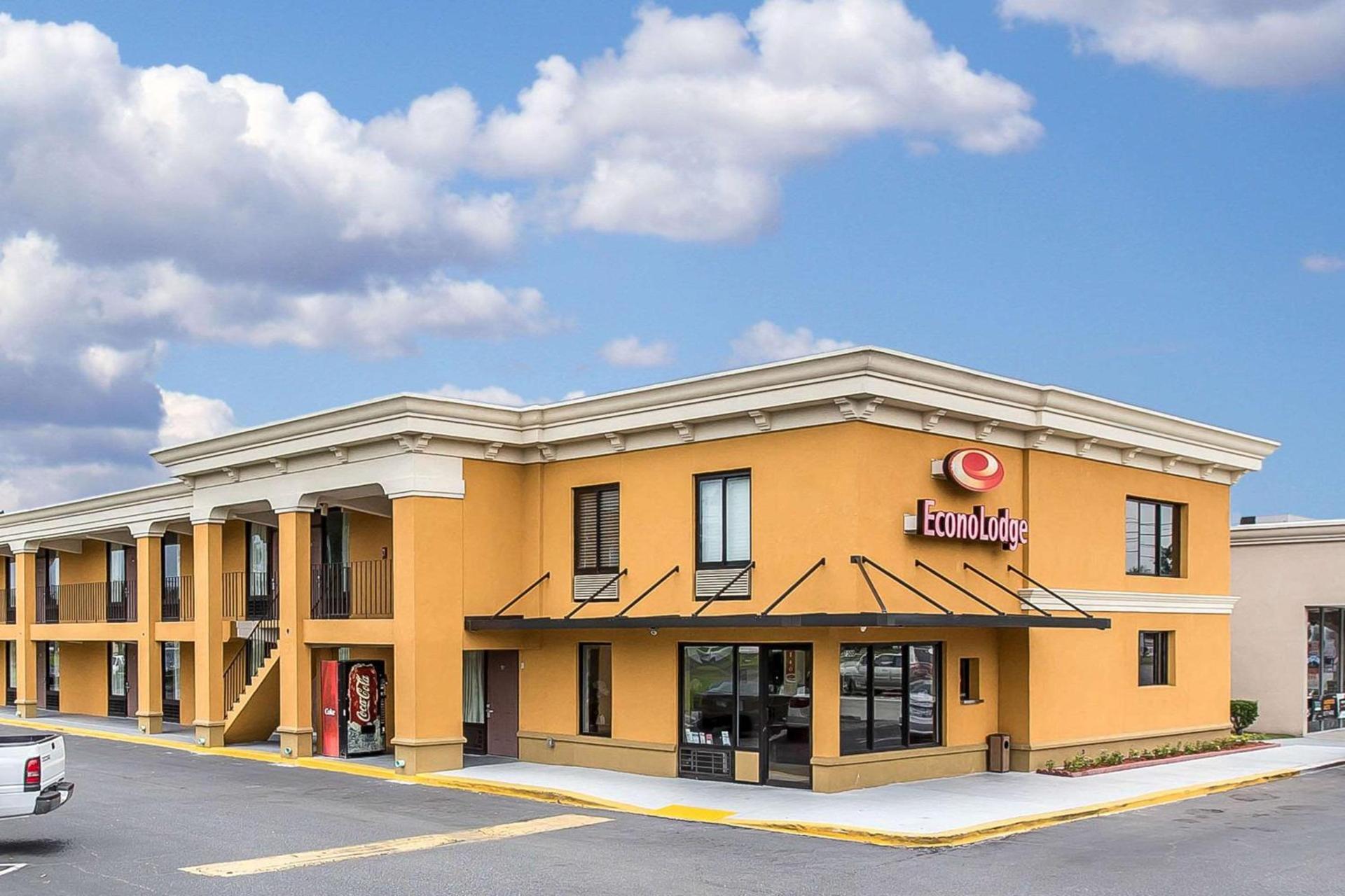 Econo Lodge Savannah Midtown photo 1