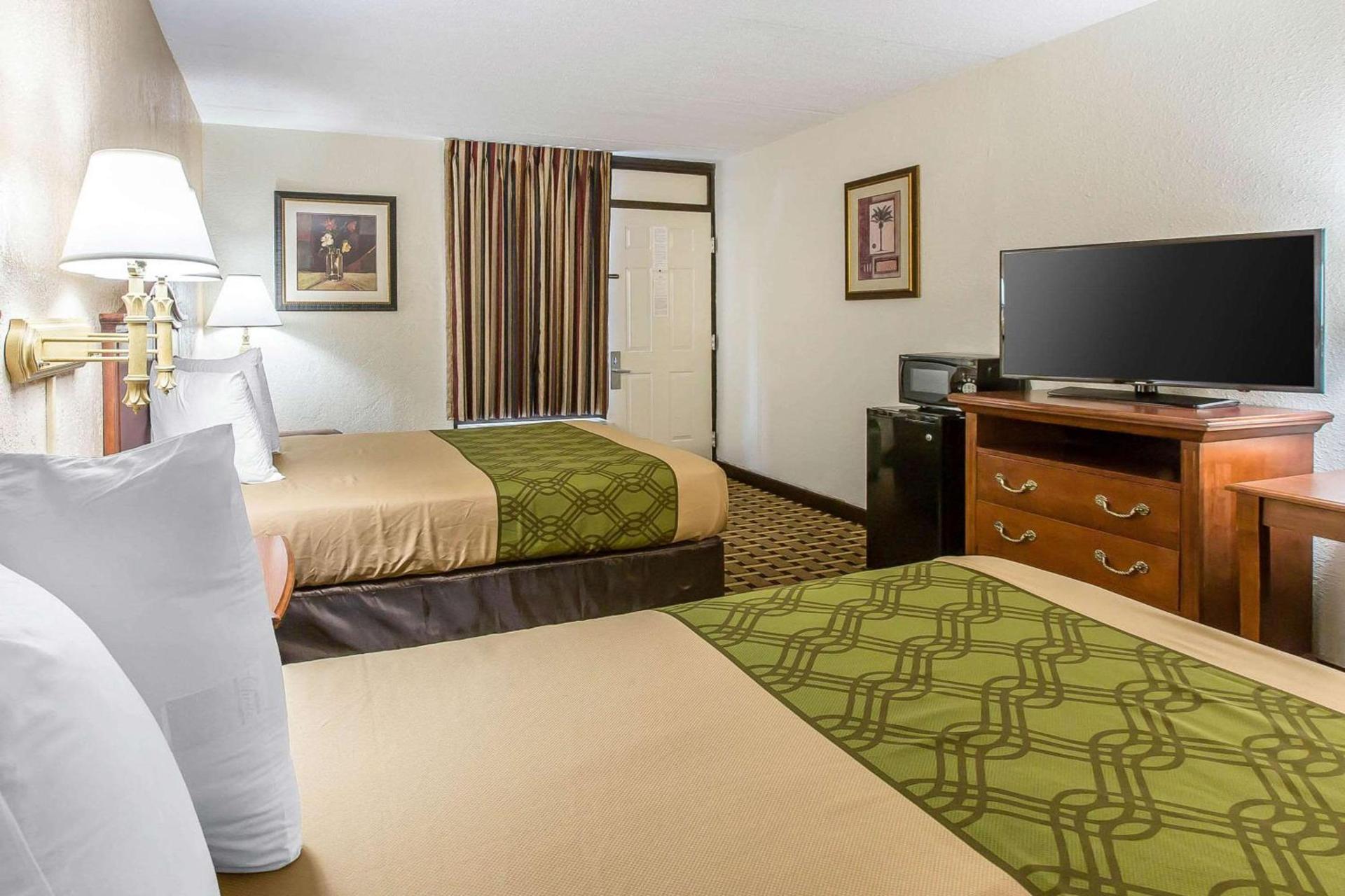 Econo Lodge Savannah Midtown photo 6