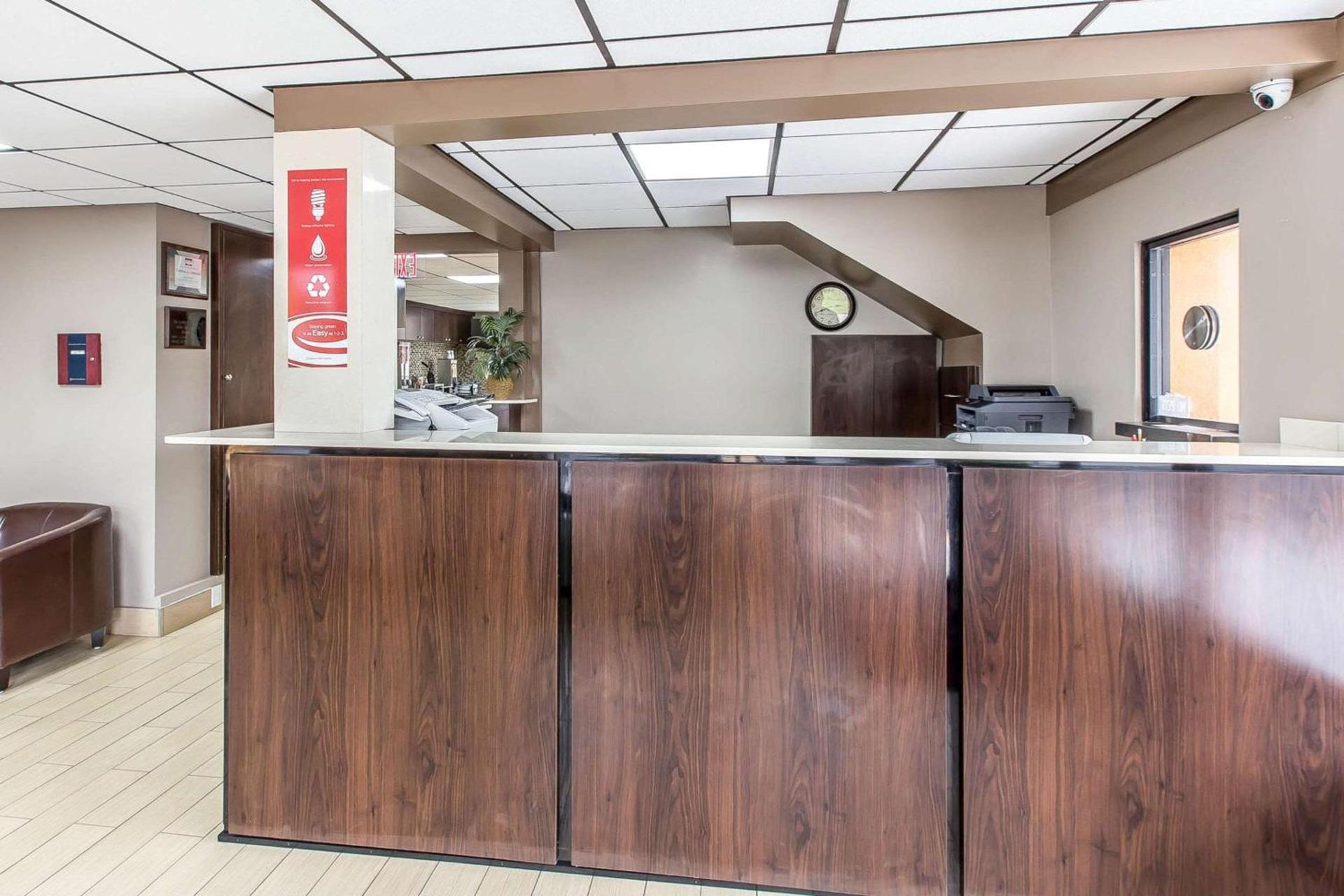 Econo Lodge Savannah Midtown photo 4