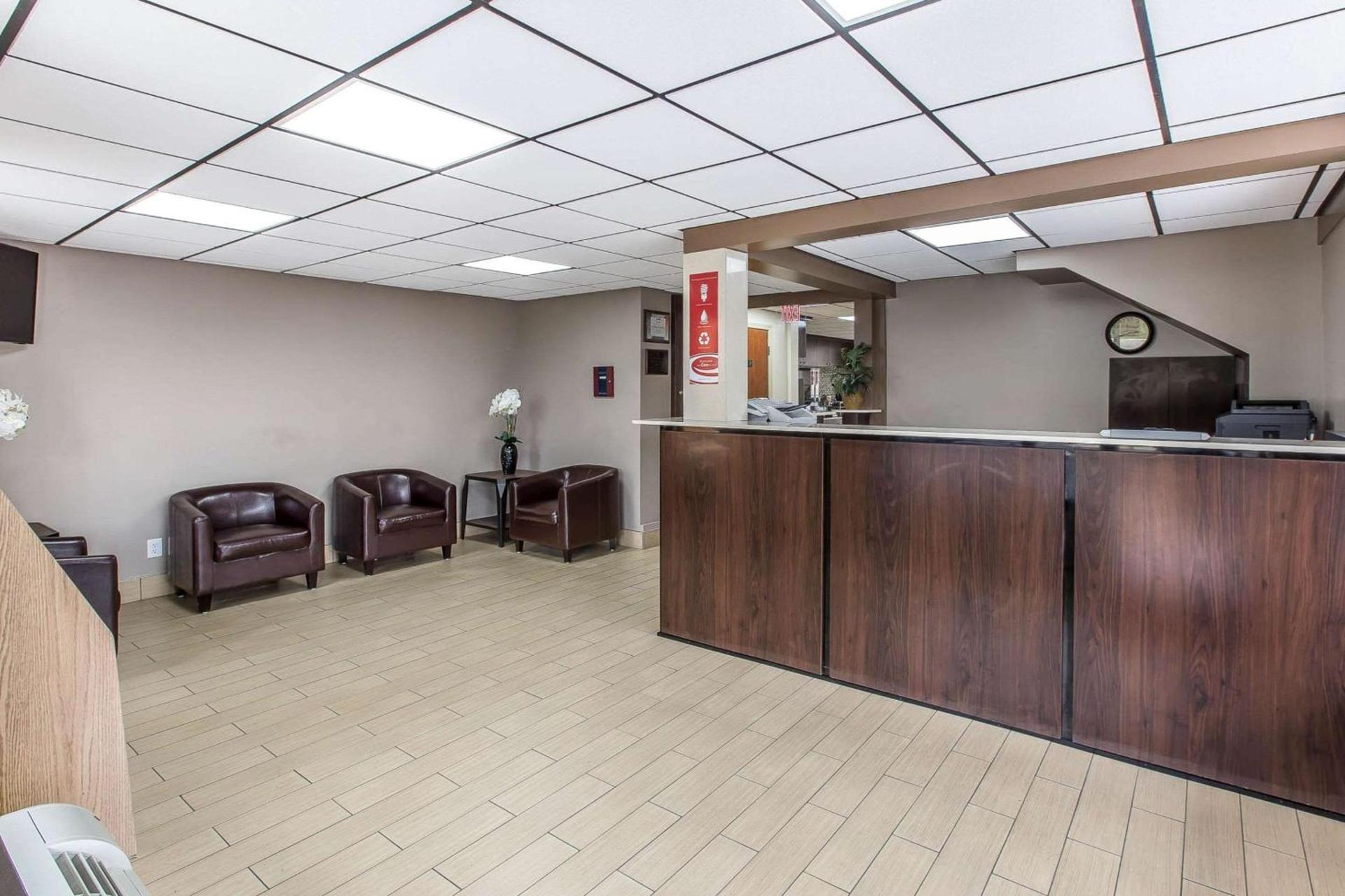 Econo Lodge Savannah Midtown photo 3