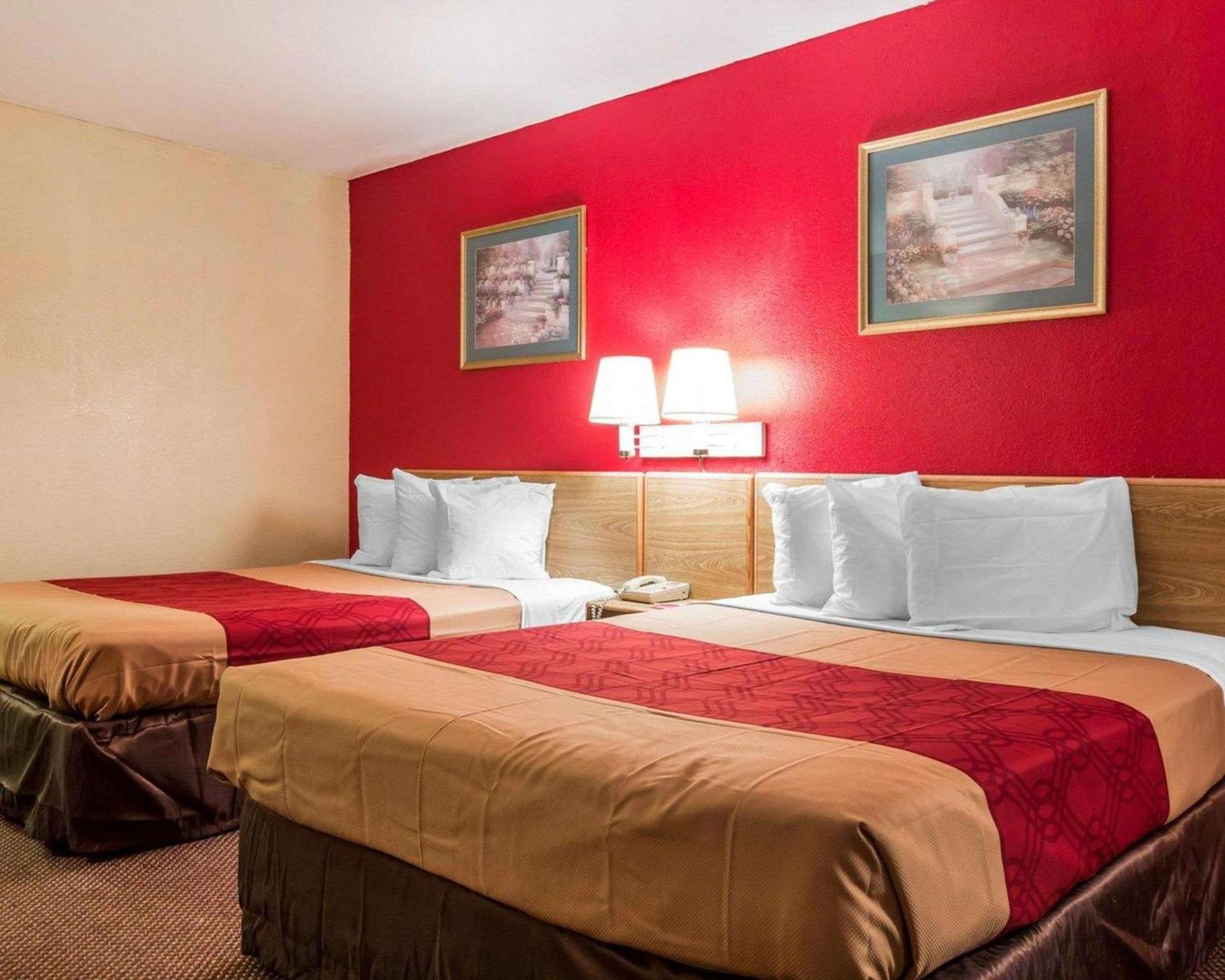 Econo Lodge Atlanta College Park photo 21