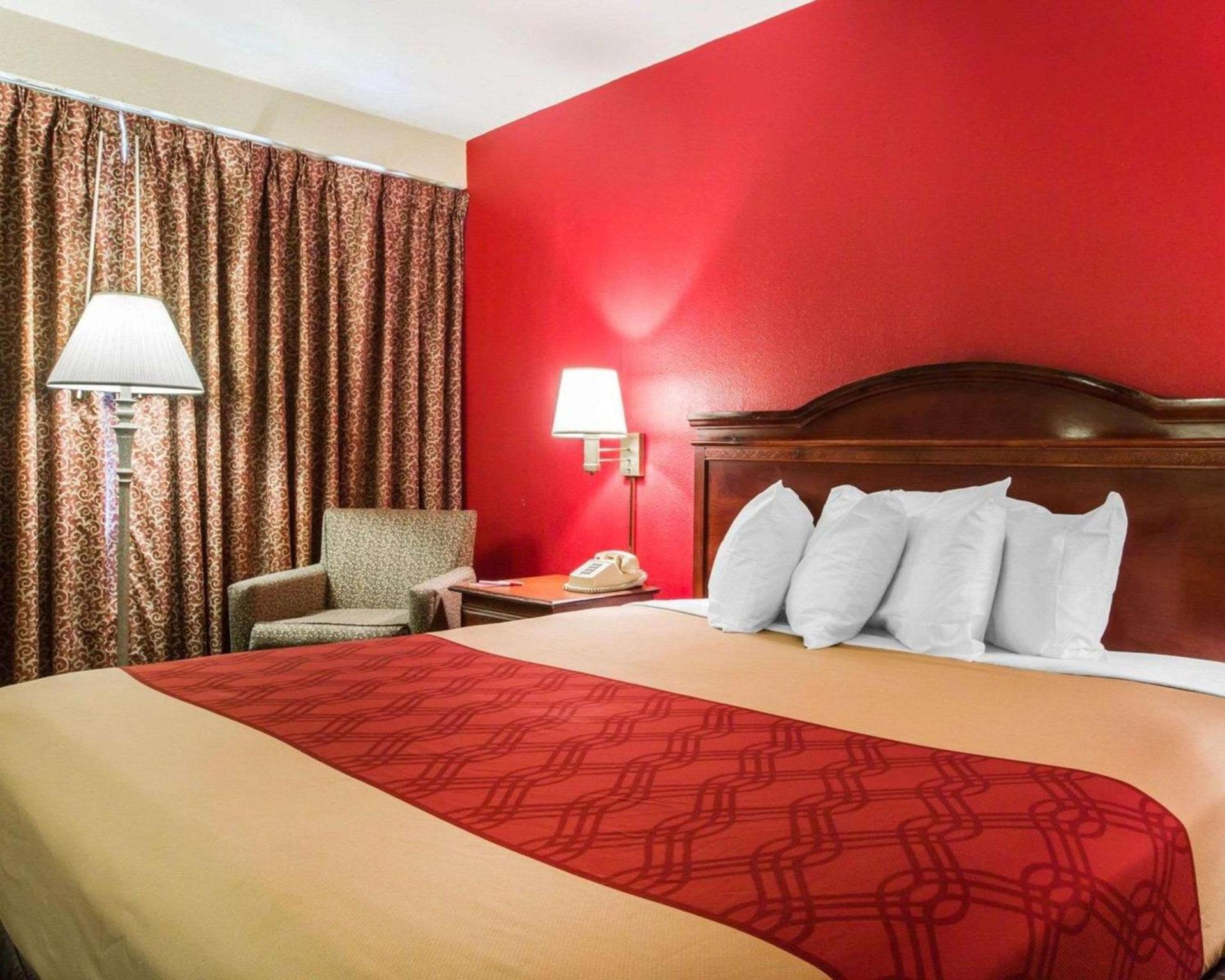 Econo Lodge Atlanta College Park photo 22