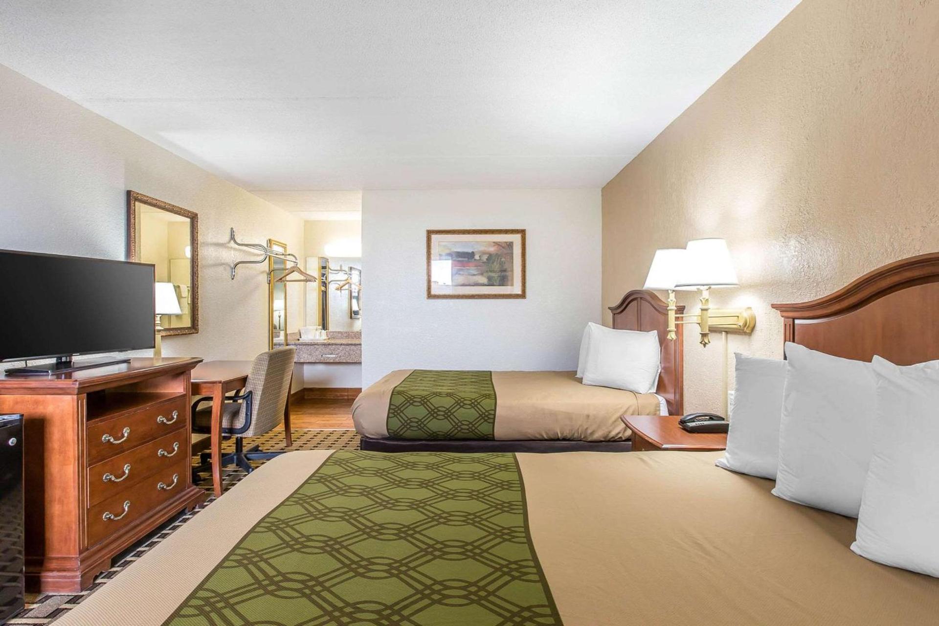 Econo Lodge Savannah Midtown photo 20