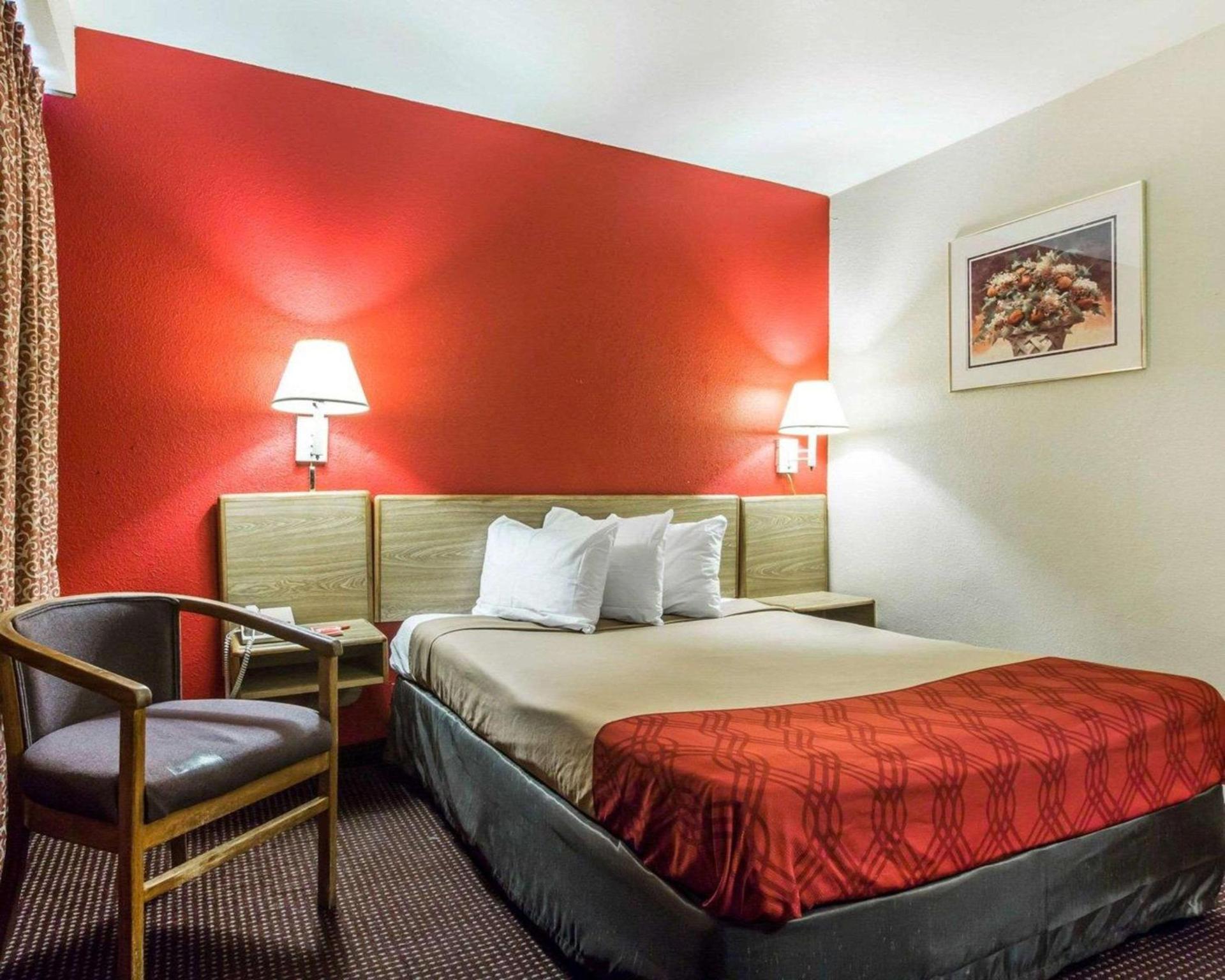 Econo Lodge Atlanta College Park photo 24