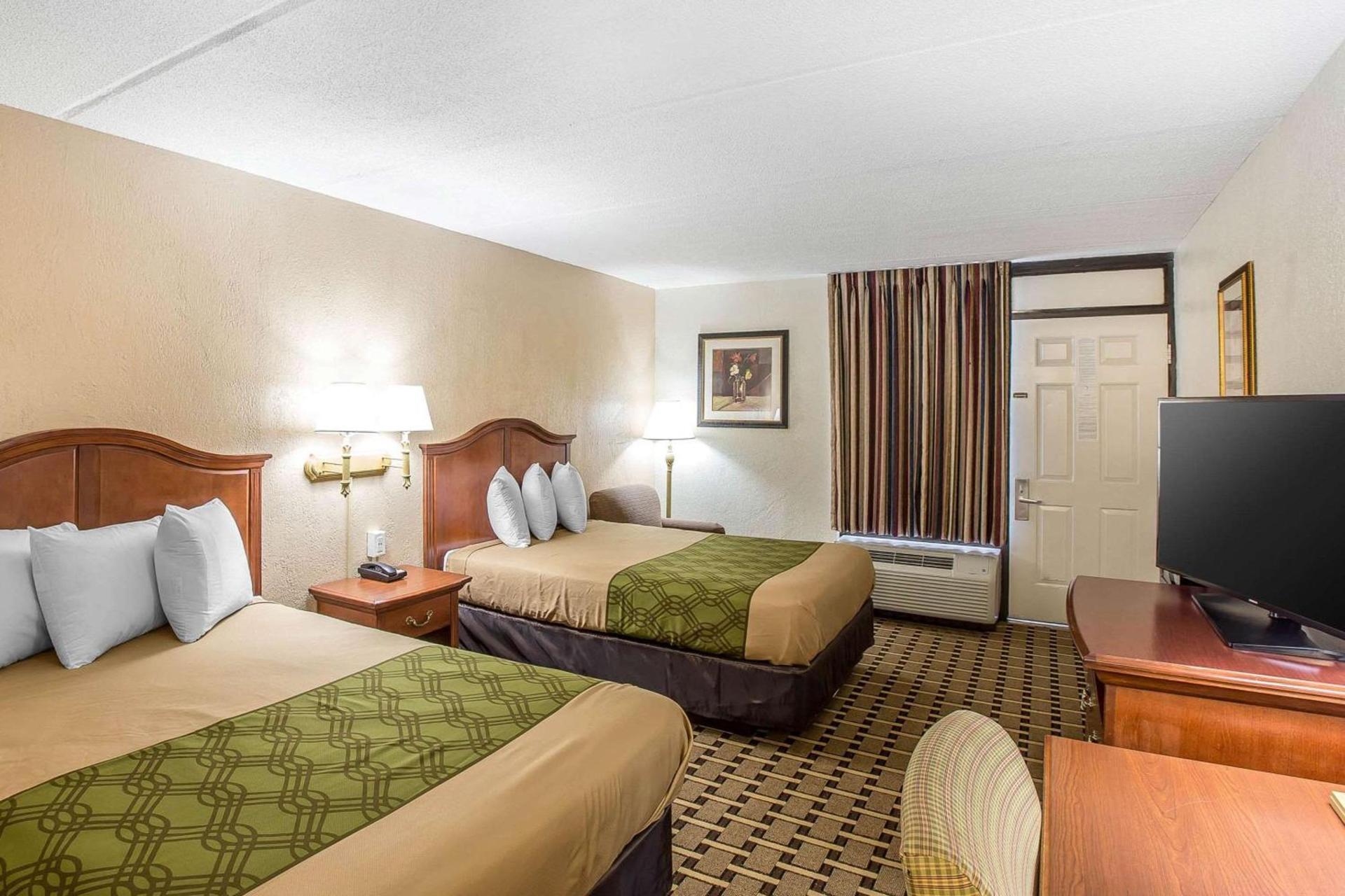 Econo Lodge Savannah Midtown photo 12