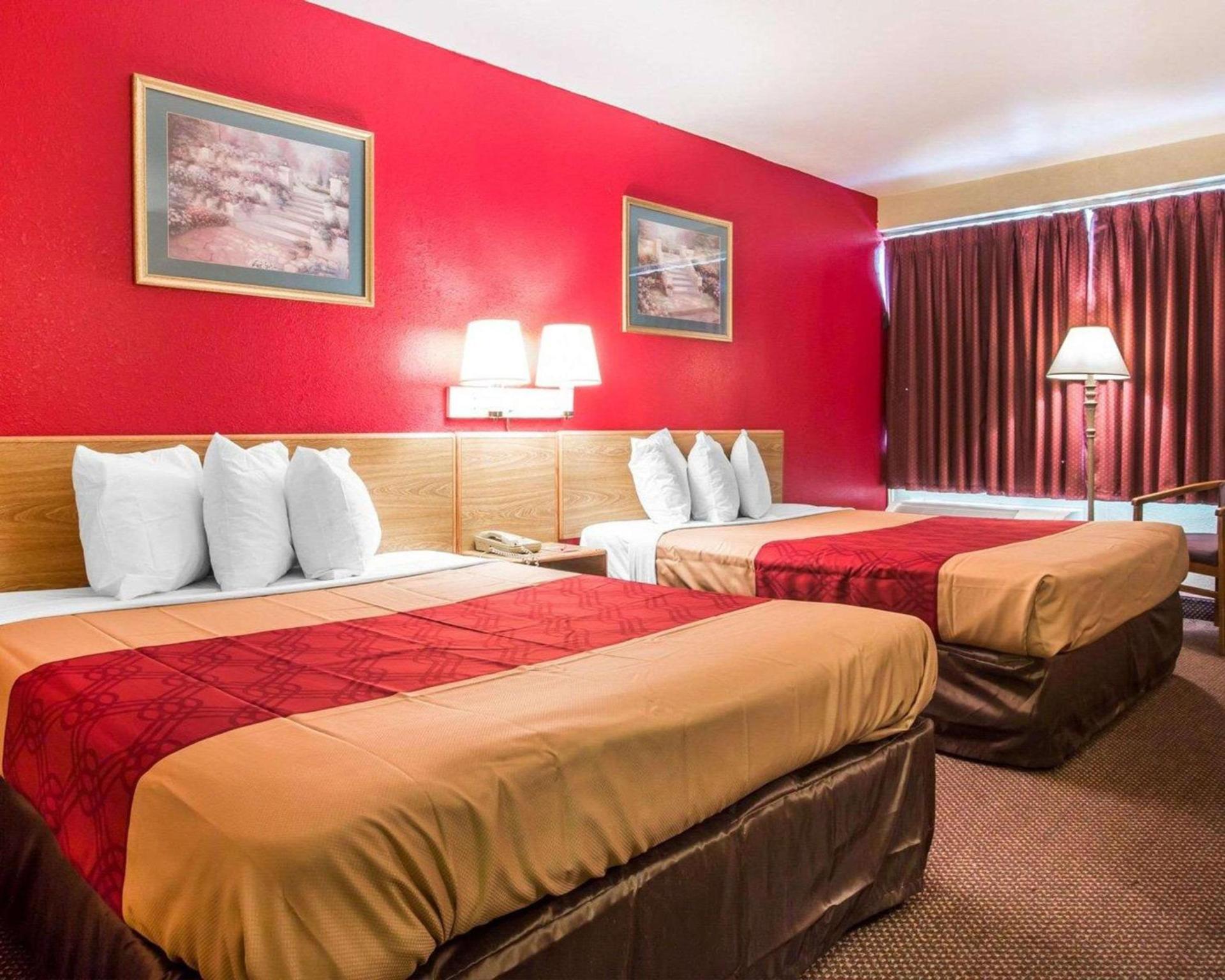 Econo Lodge Atlanta College Park photo 27