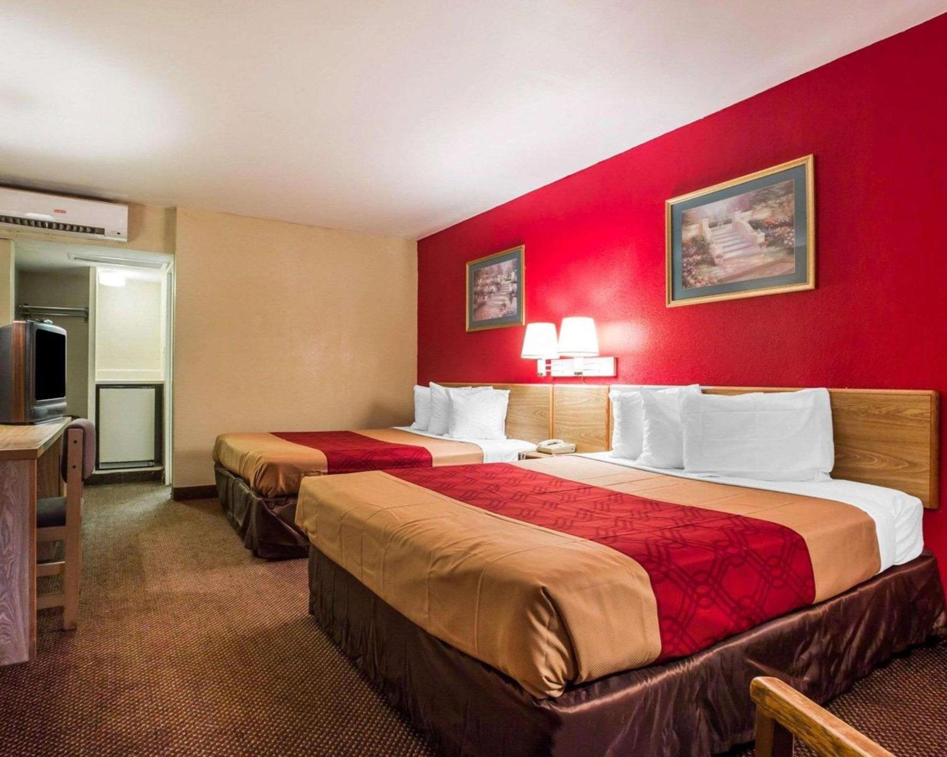 Econo Lodge Atlanta College Park photo 30