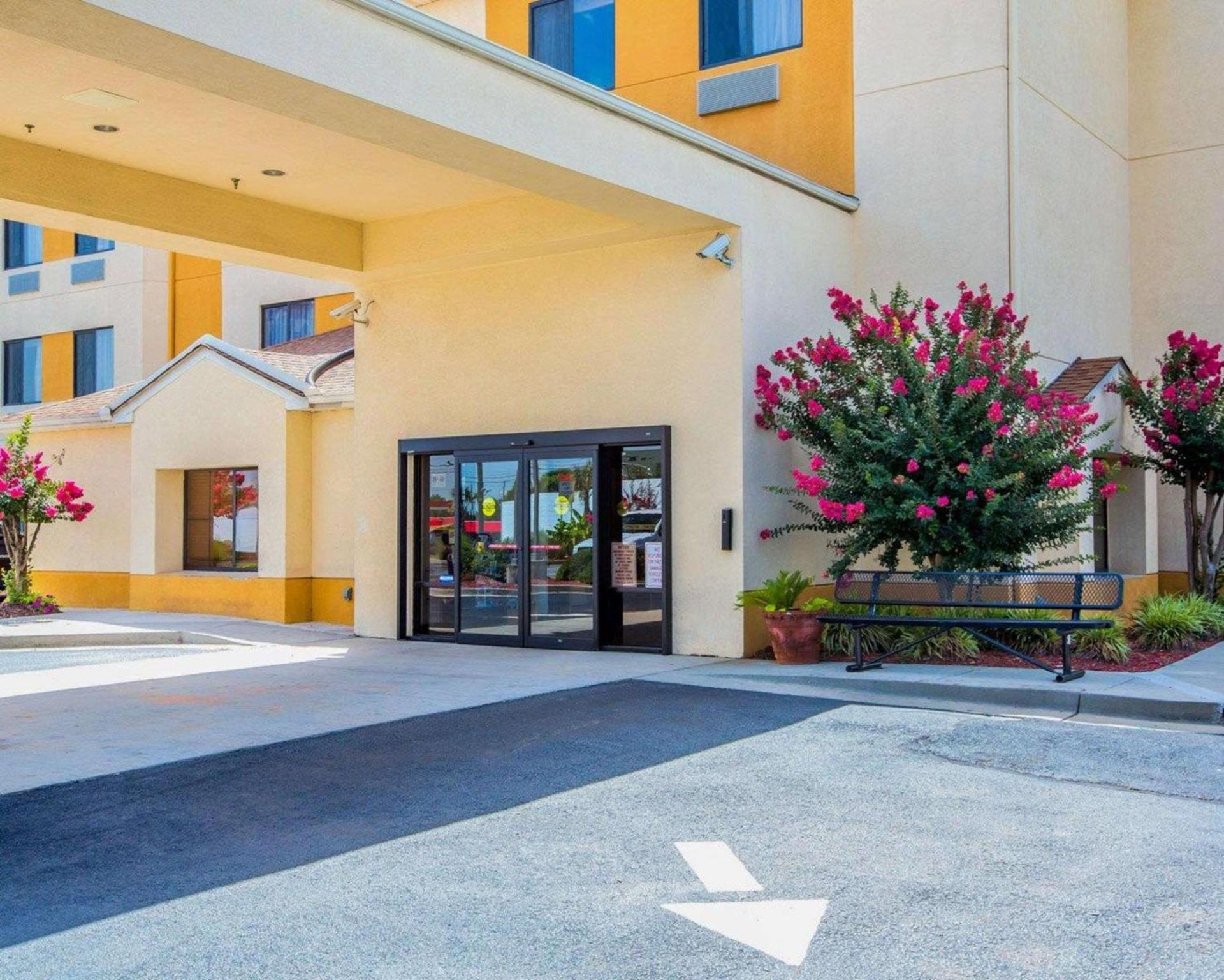Days Inn by Wyndham McDonough photo 2