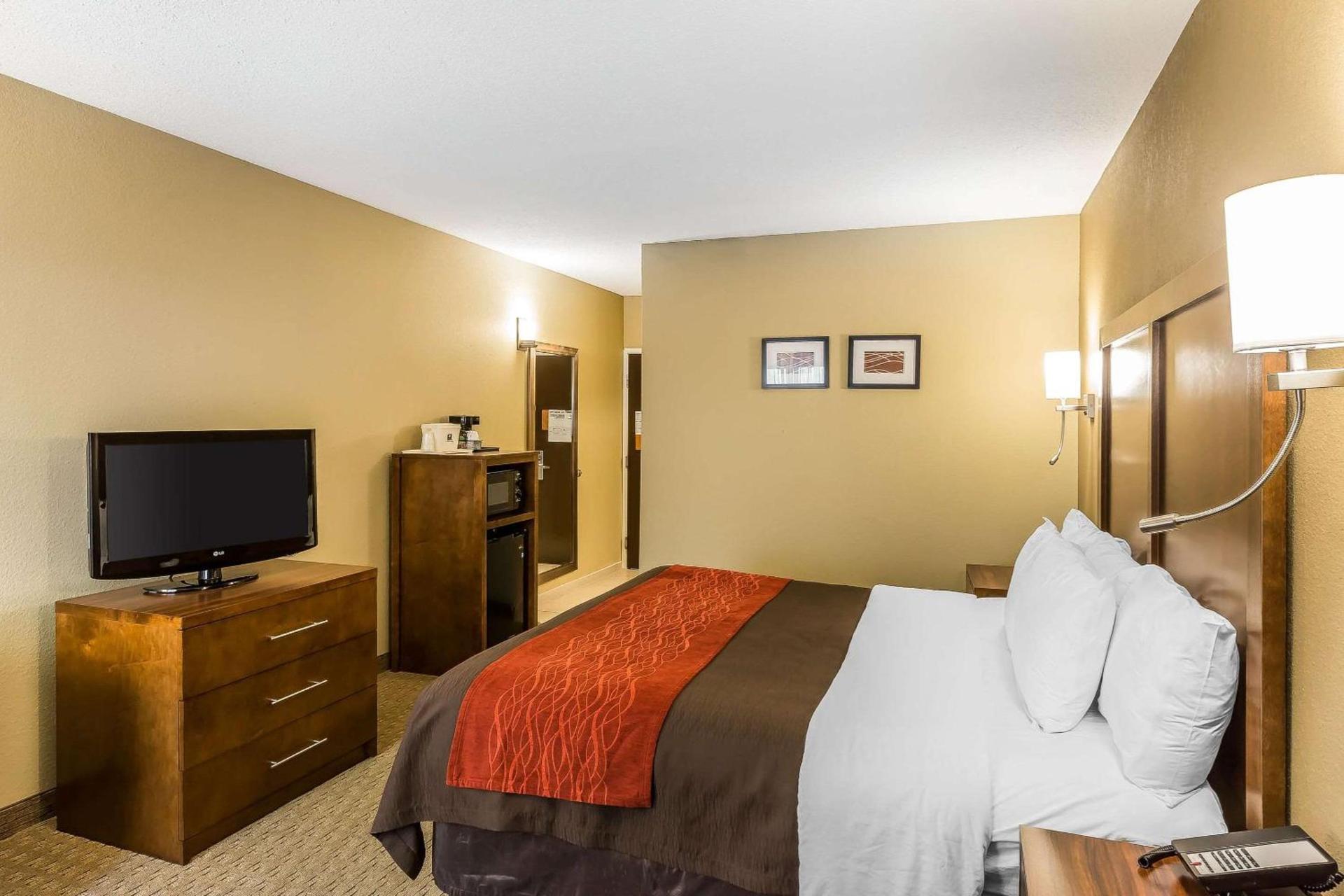 Comfort Inn & Suites Dalton West photo 16