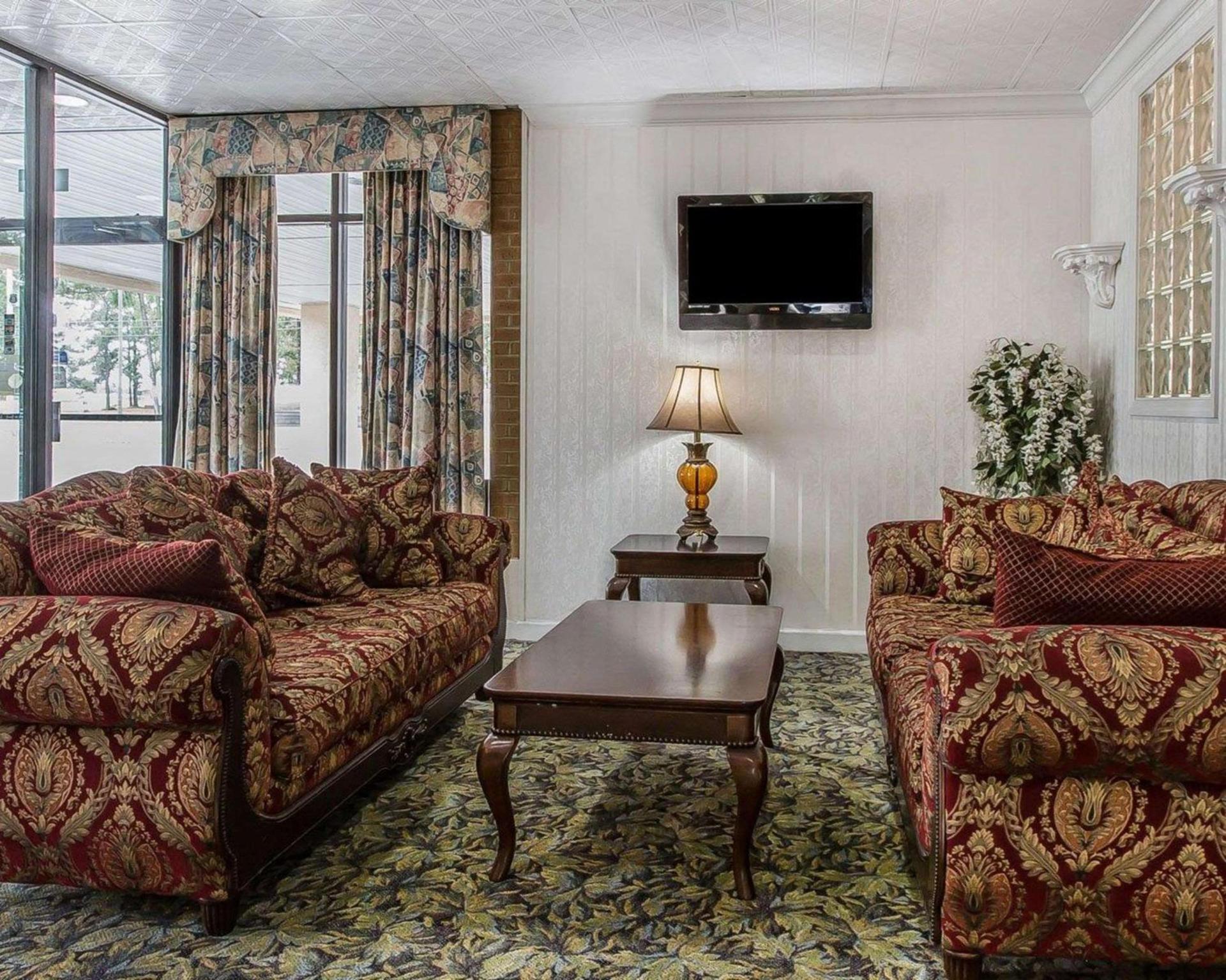 Econo Lodge photo 11