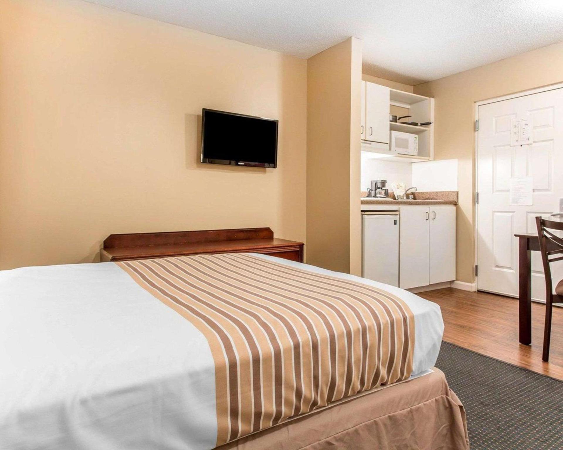 Suburban Studios Kennesaw-Marietta North photo 22