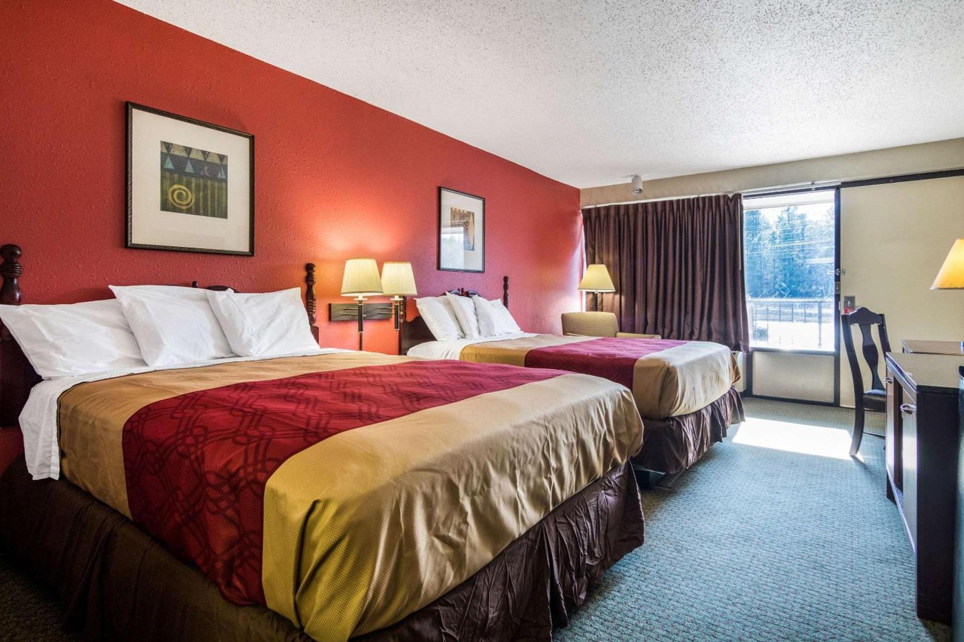 Econo Lodge Inn & Suites Conference Center Dublin photo 9