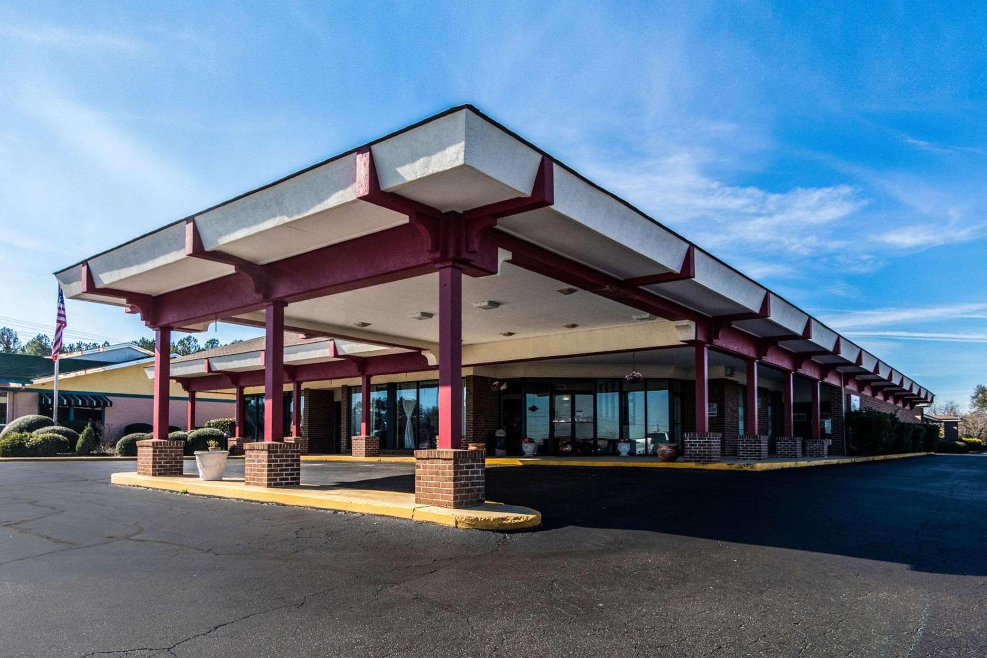 Econo Lodge Inn & Suites Conference Center Dublin photo 2