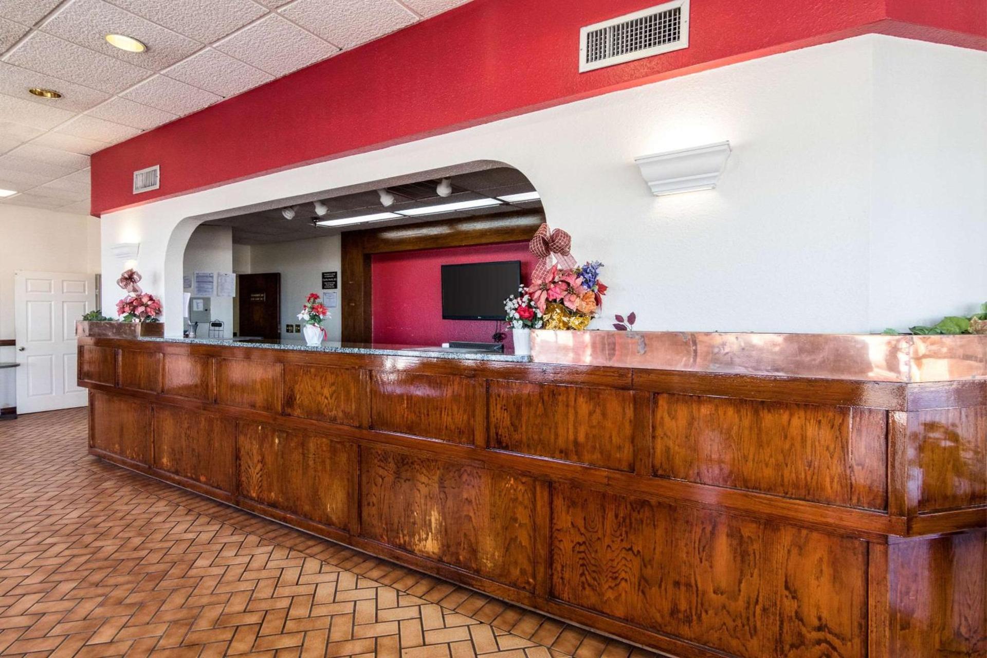 Econo Lodge Inn & Suites Conference Center Dublin photo 5
